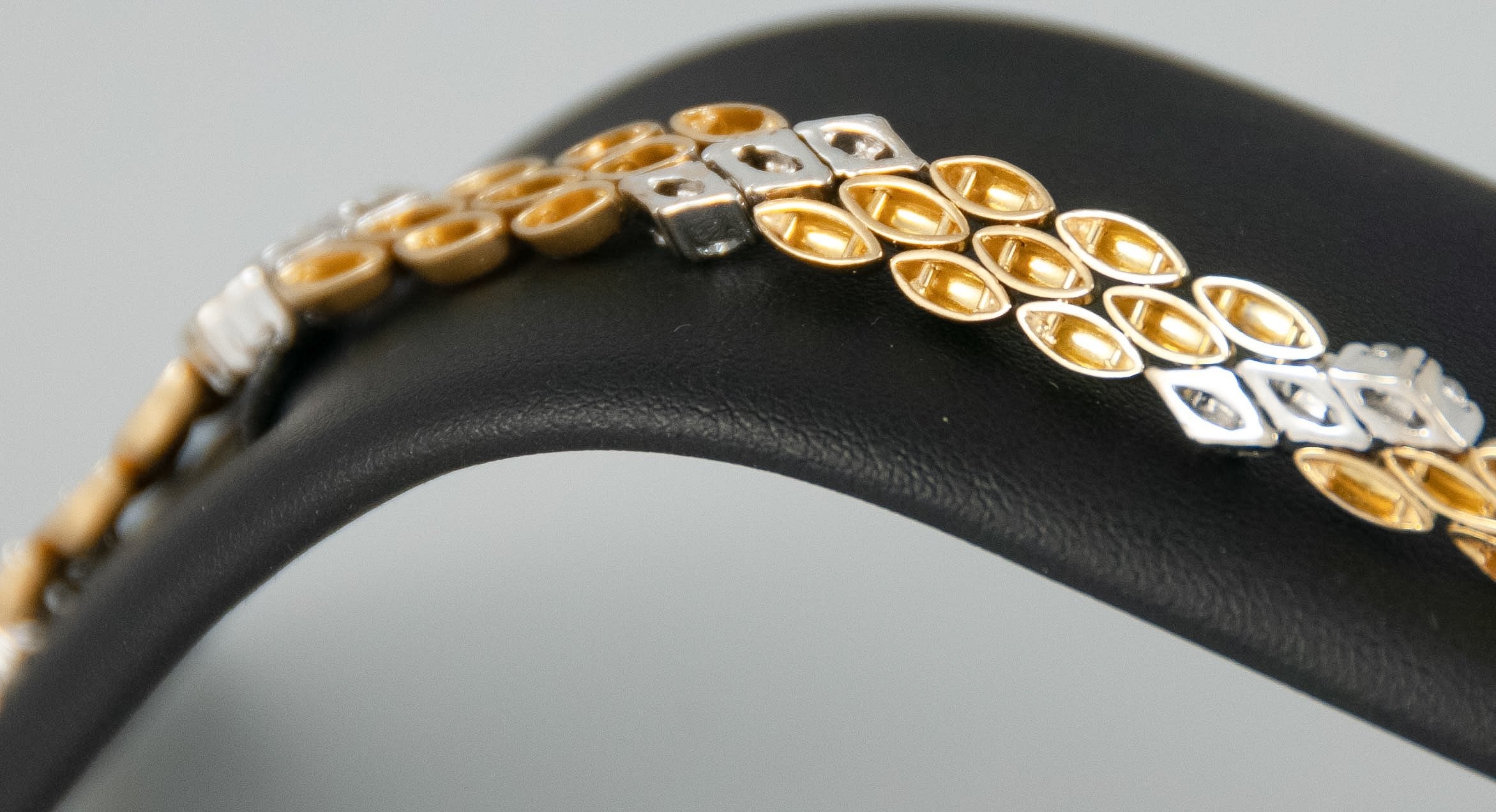 Pulsera en oro y oro blanco 18k con brillantes - Mayka Jewels