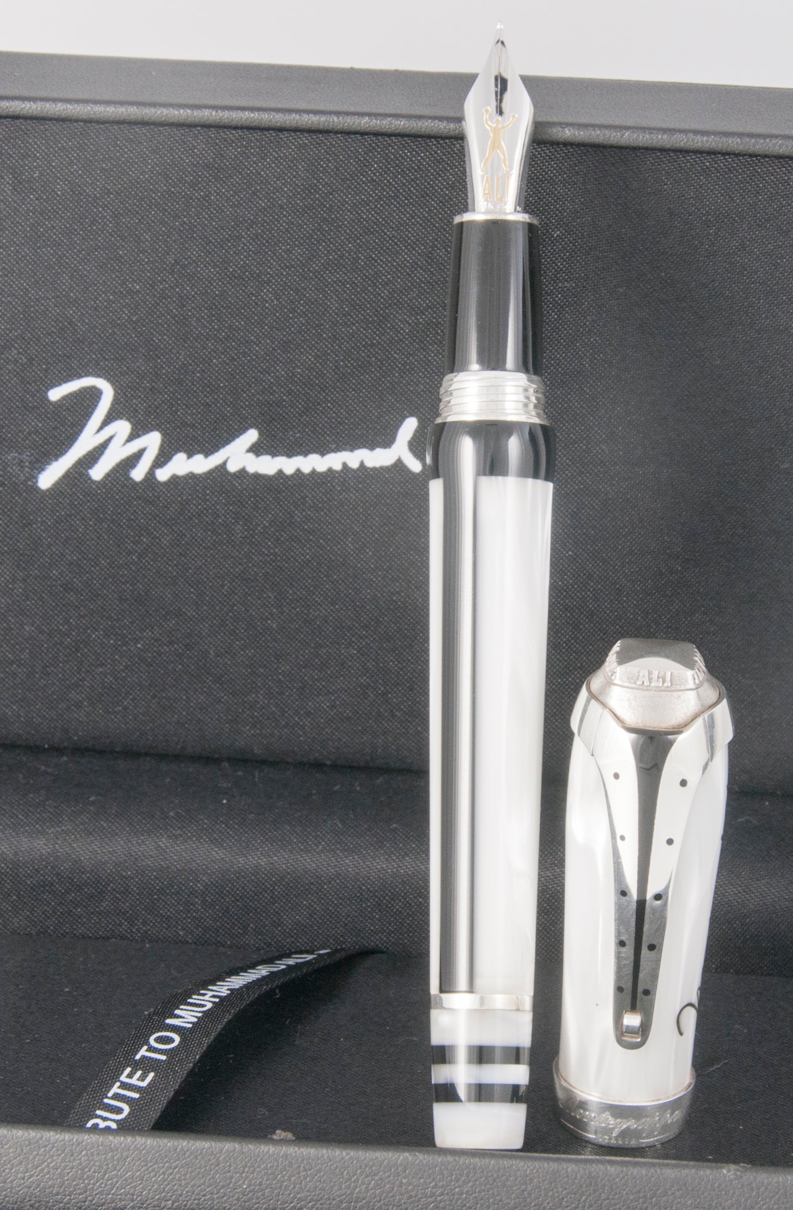 Montegrappa Muhammad Ali Sterling Silver Fountain Pen Limited Edition Nib 18k Gold