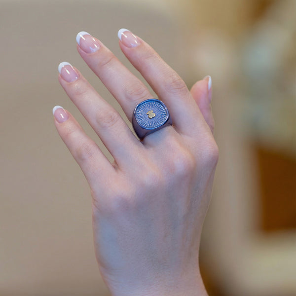 Anillo Tous Sello de plata en color malva Oursin