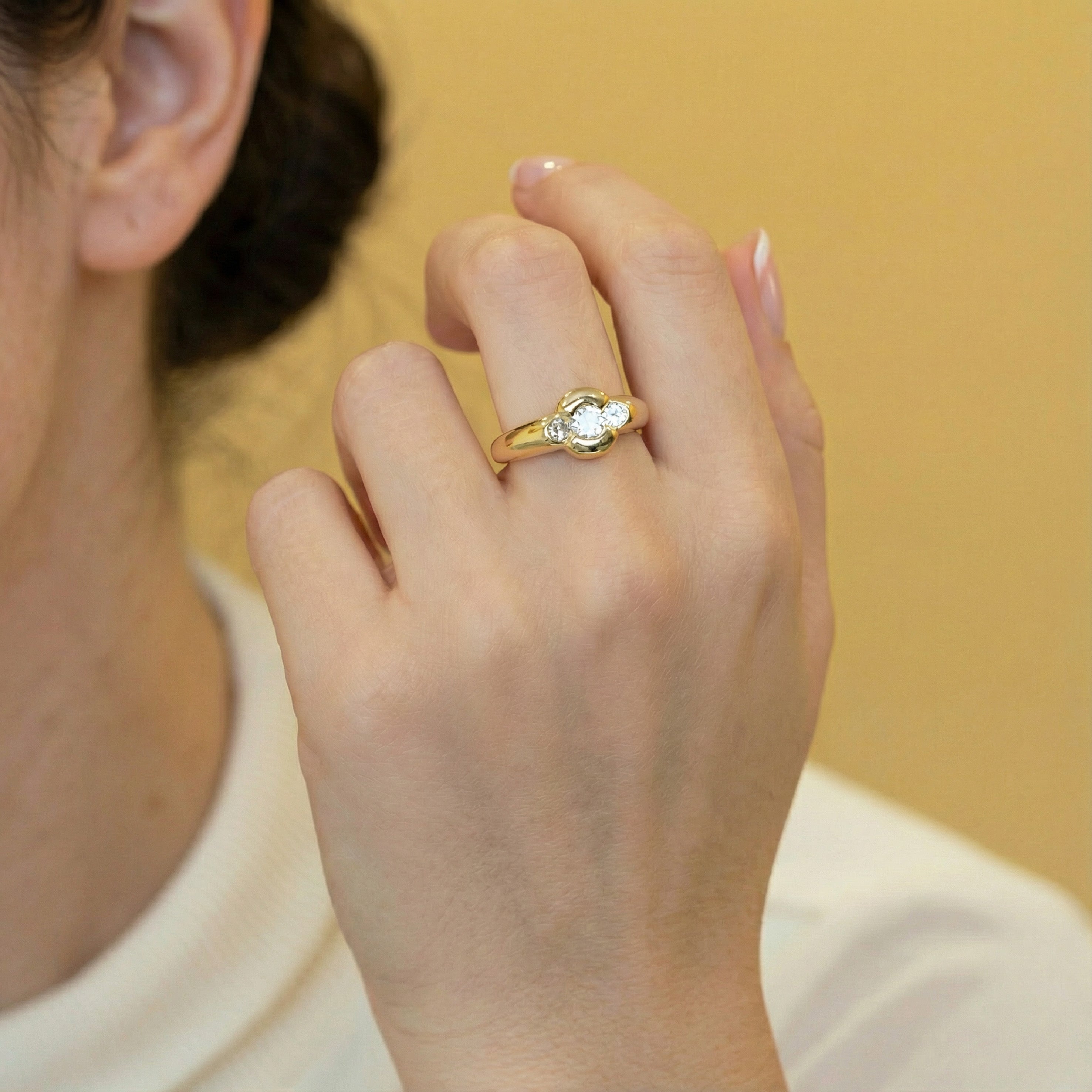 Anillo de oro amarillo 18k y brillantes