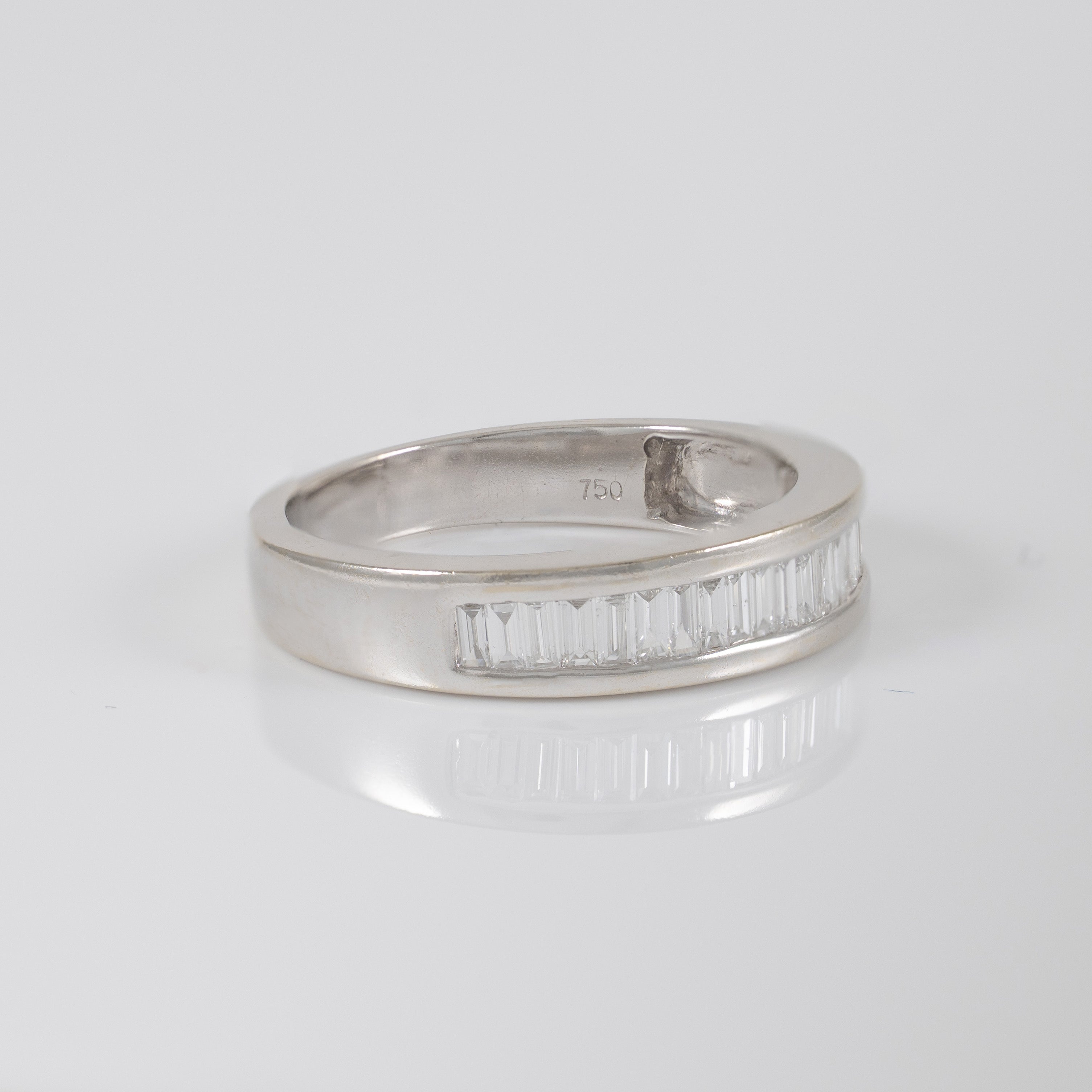 Anillo oro blanco 18k con brillantes