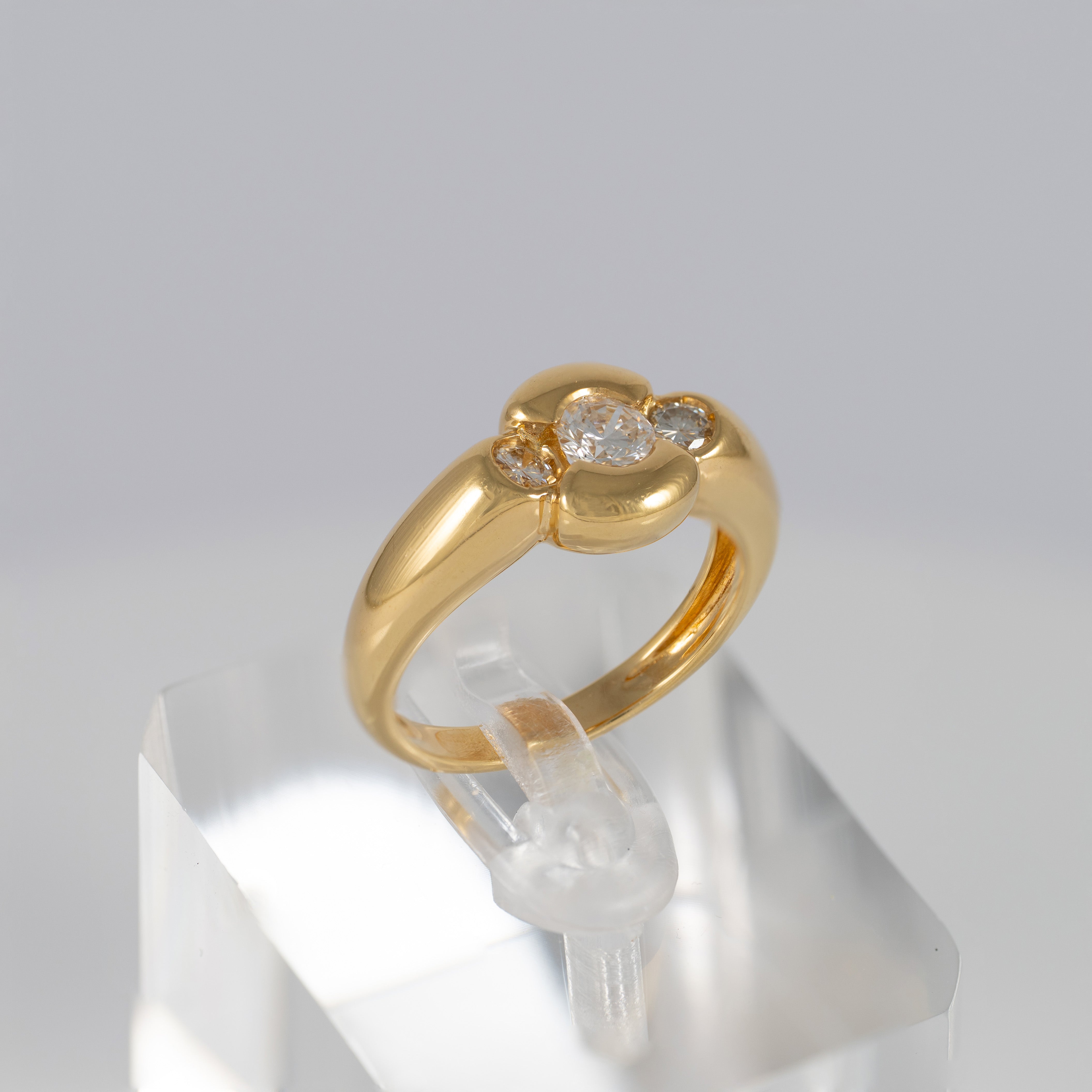 Anillo de oro amarillo 18k y brillantes