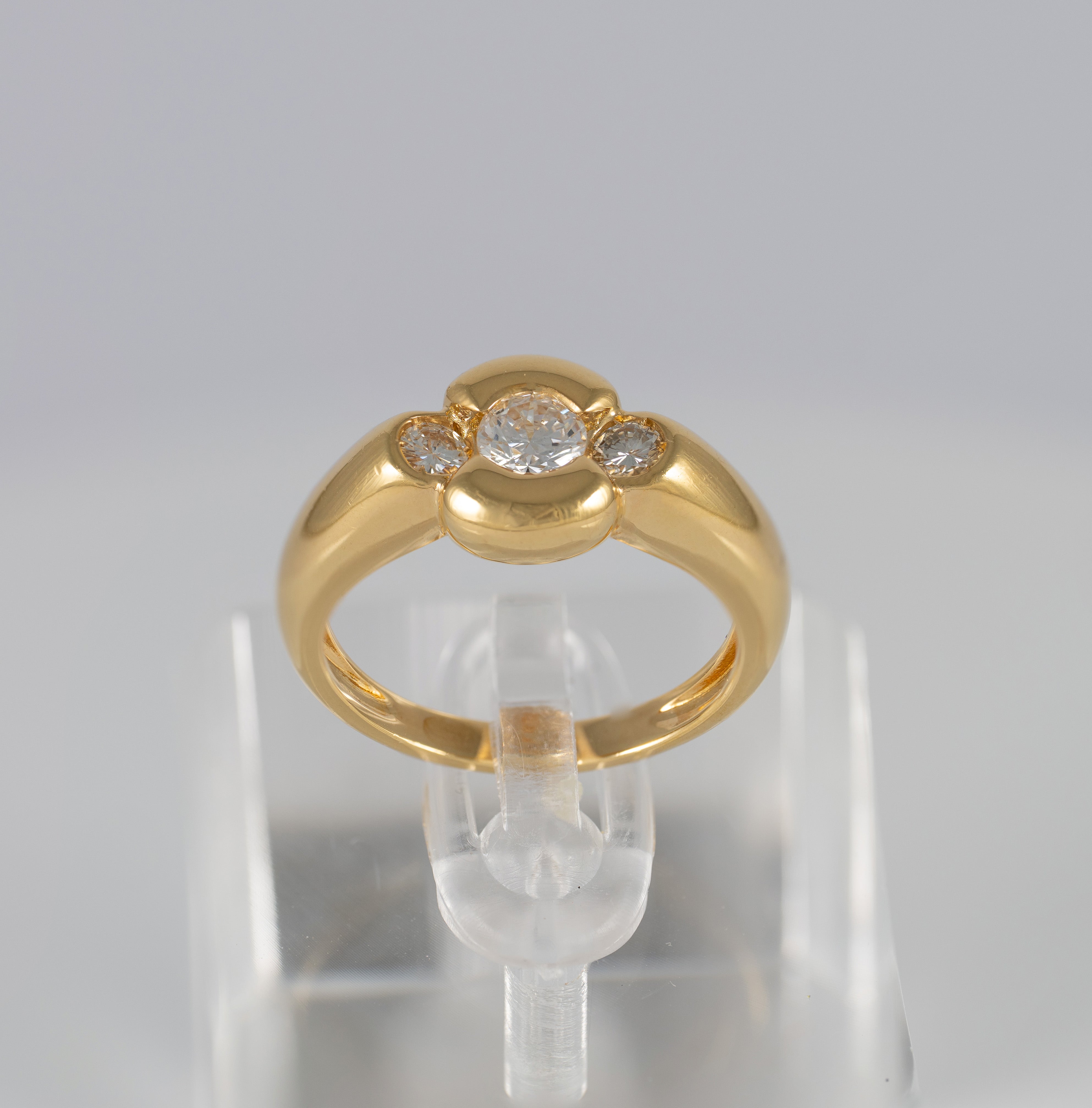 Anillo de oro amarillo 18k y brillantes