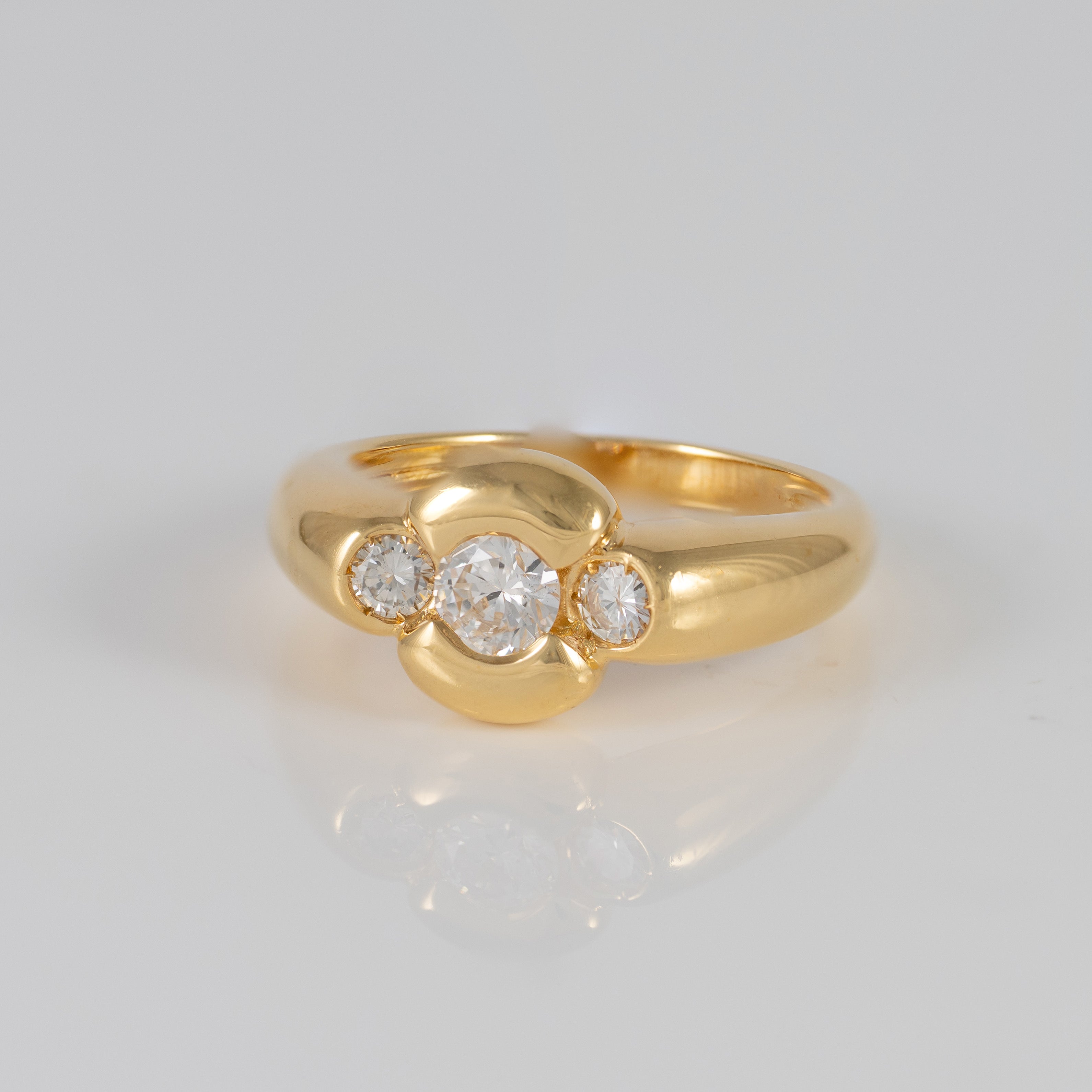 Anillo de oro amarillo 18k y brillantes