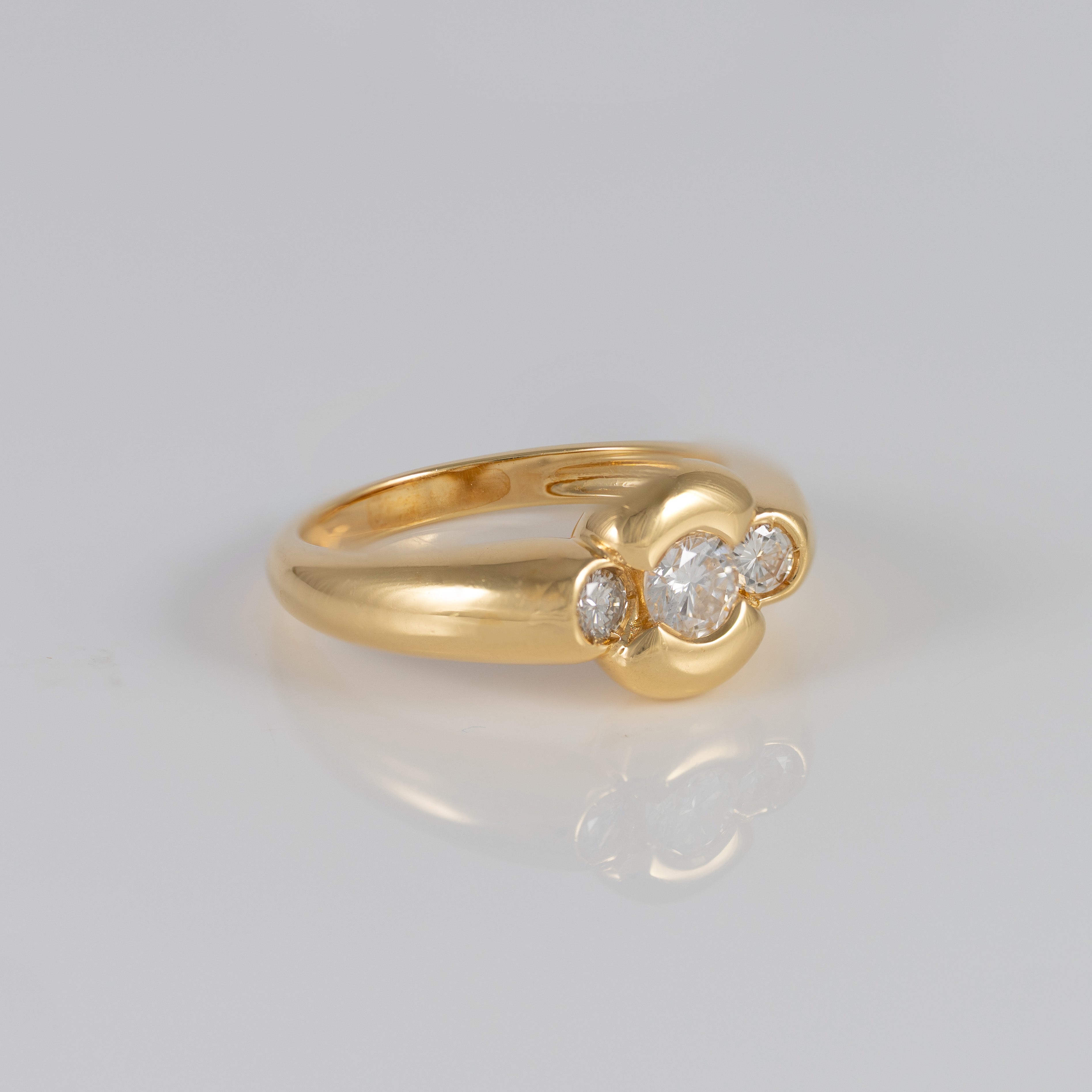 Anillo de oro amarillo 18k y brillantes