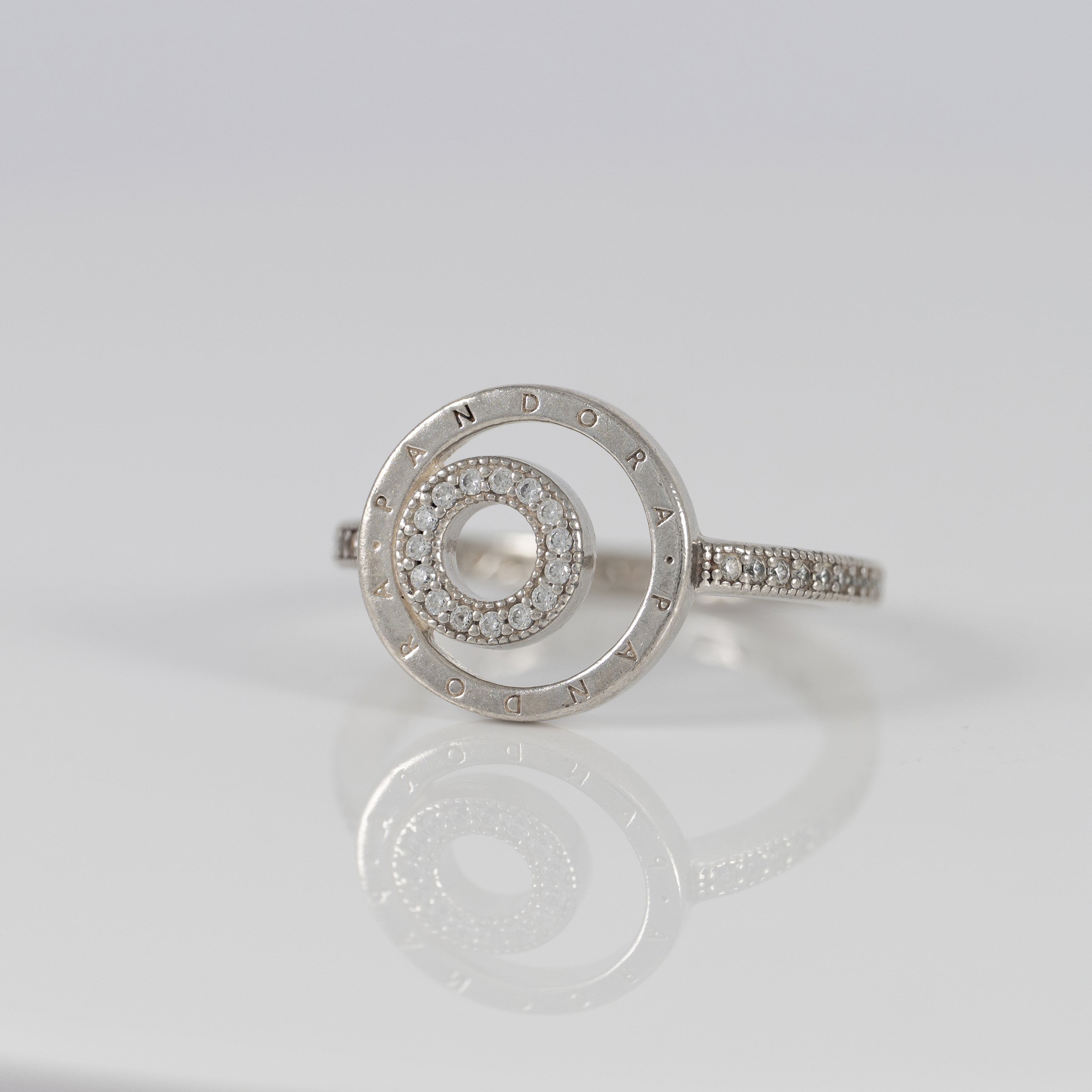 Anillo Pandora en Plata 925 con Círculos Pavé Signature