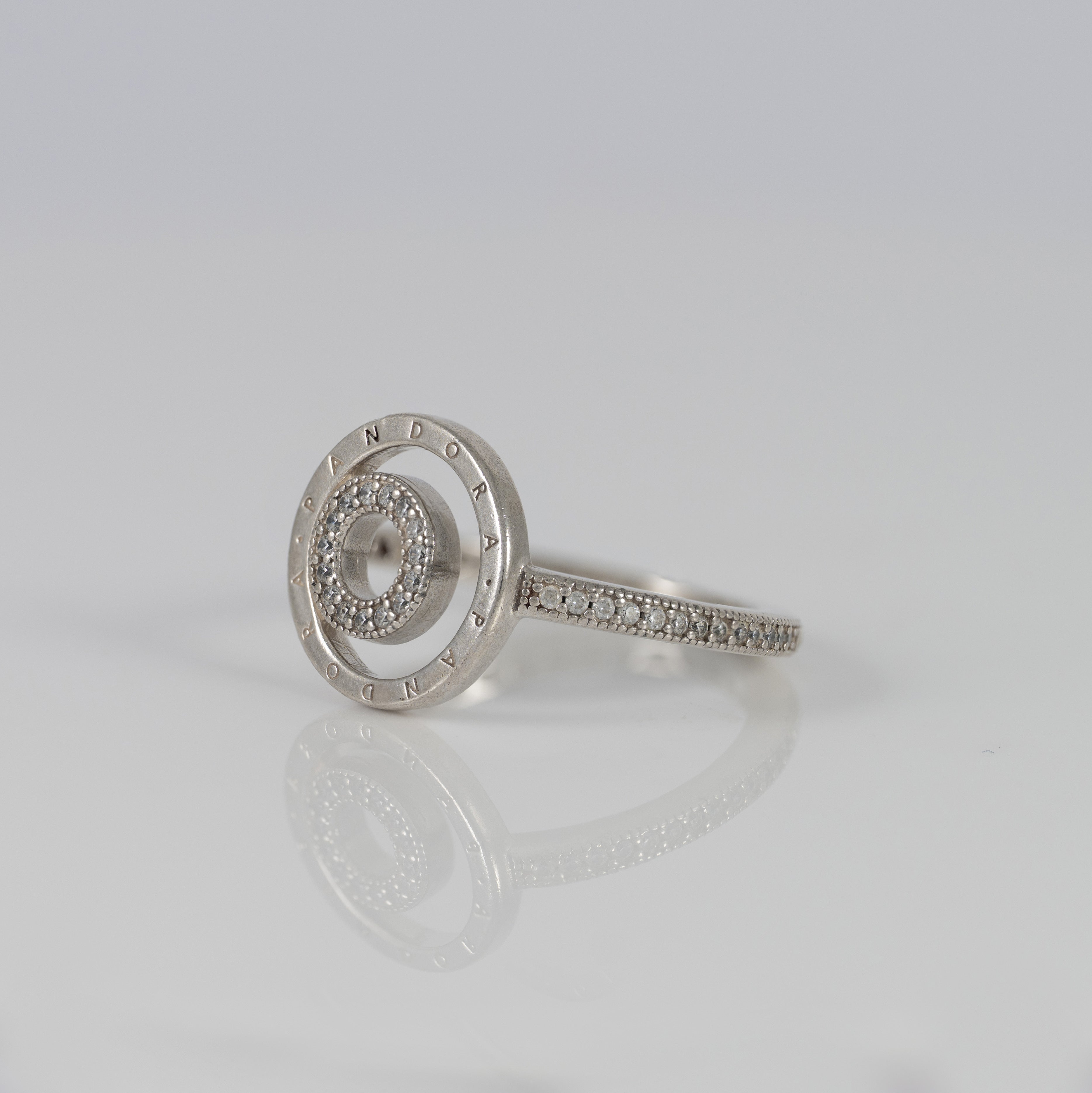 Anillo Pandora en Plata 925 con Círculos Pavé Signature