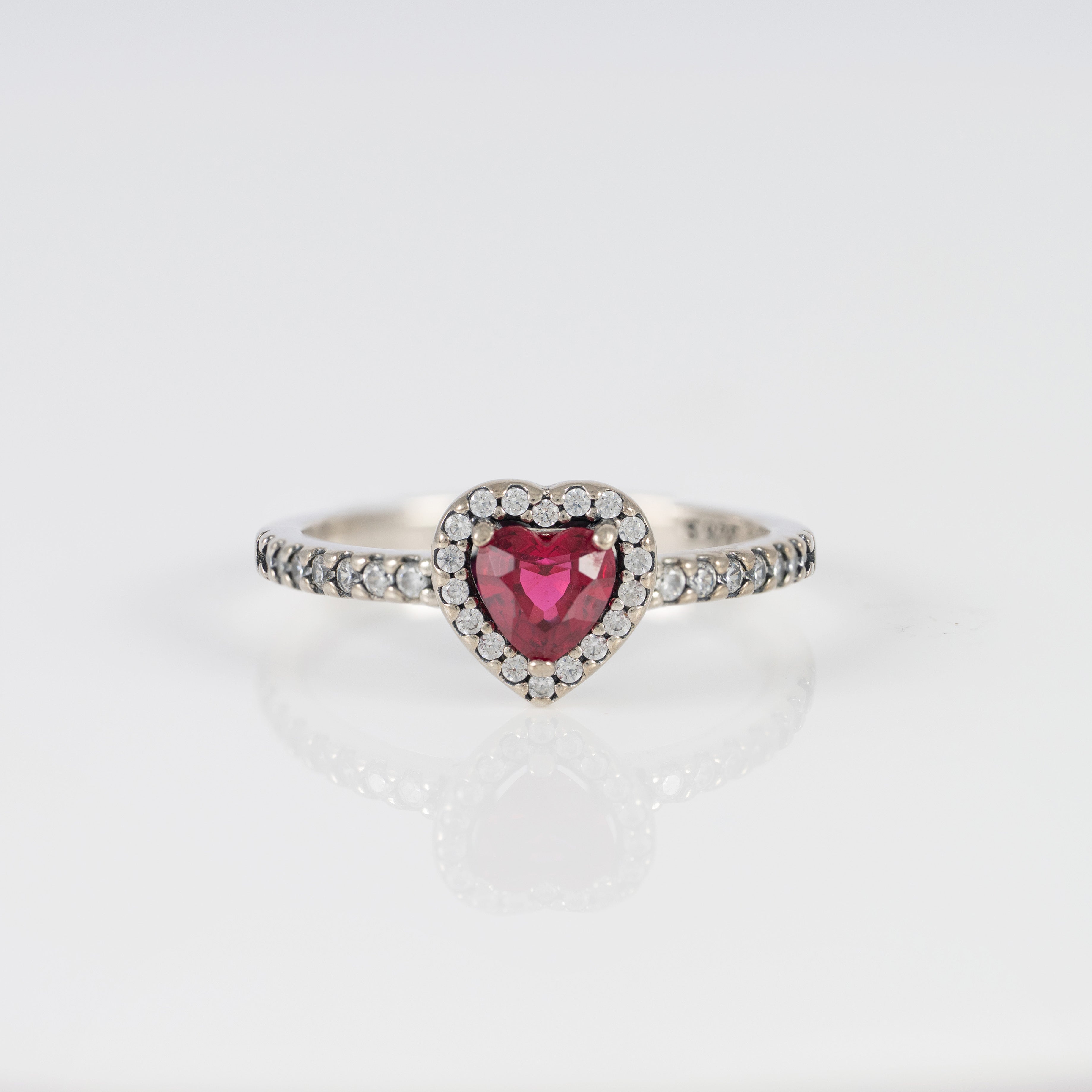 Anillo Pandora en Plata 925 y corazón en Relieve
