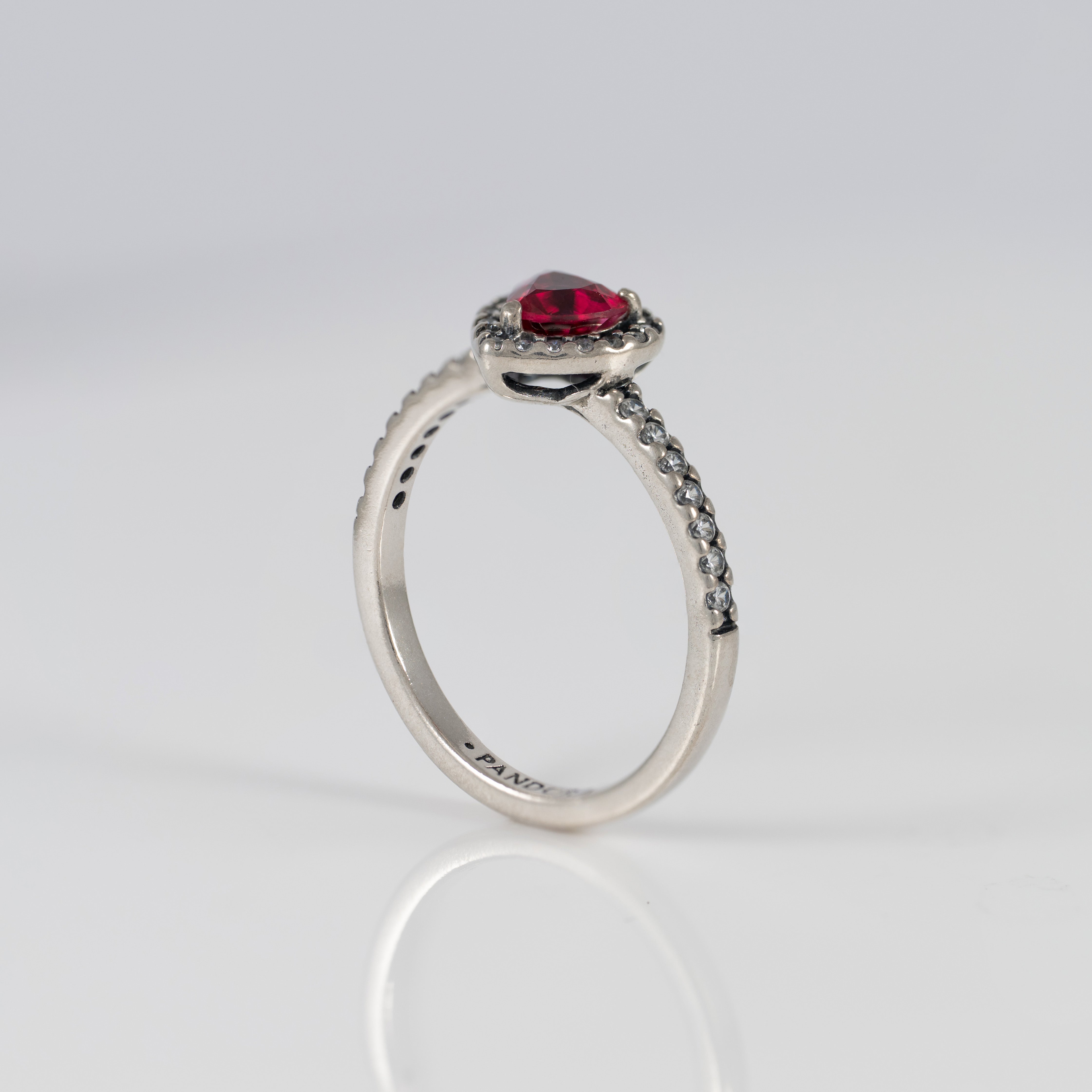 Anillo Pandora en Plata 925 y corazón en Relieve