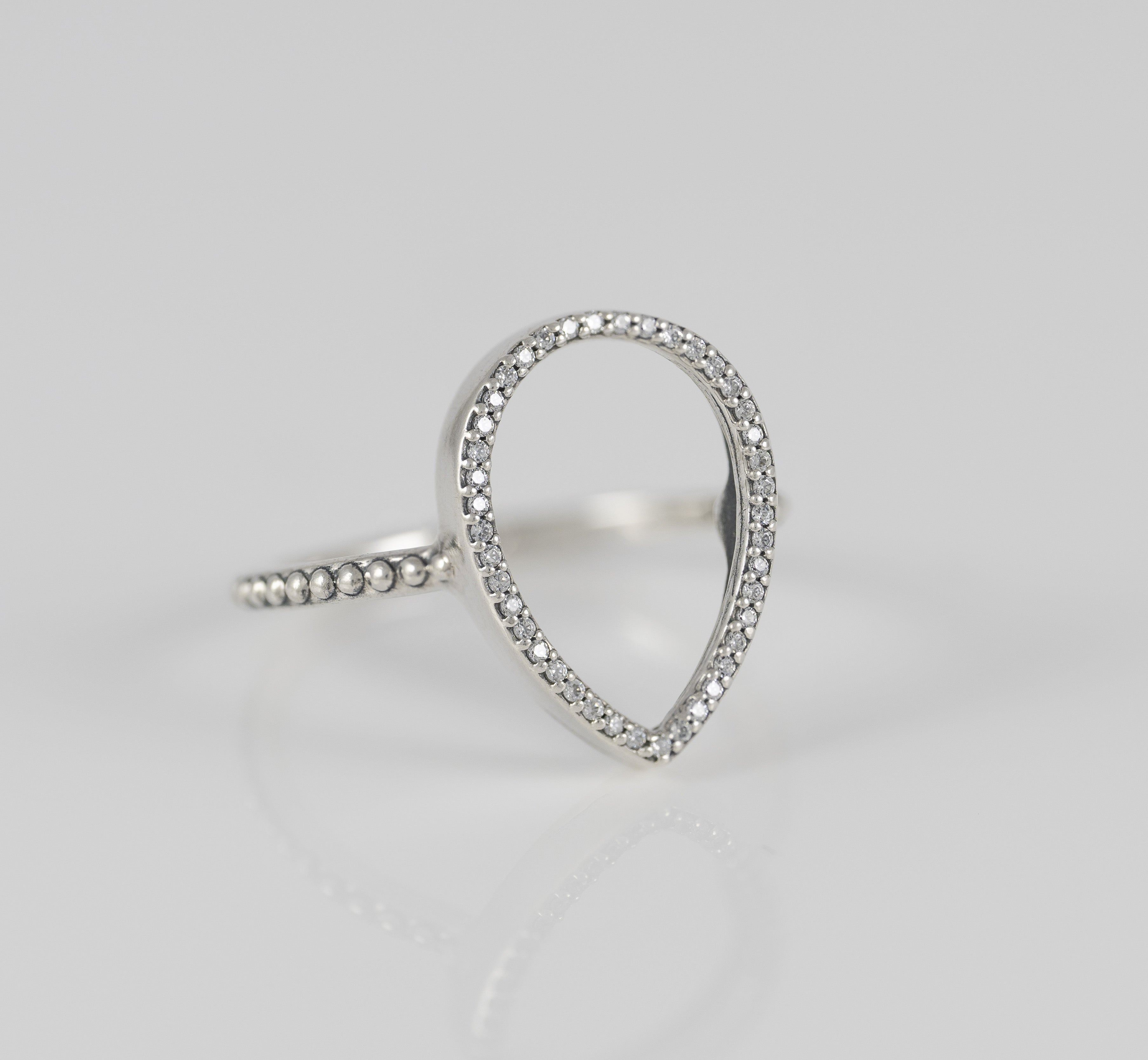 Anillo Pandora de plata 925 Silueta Lágrima
