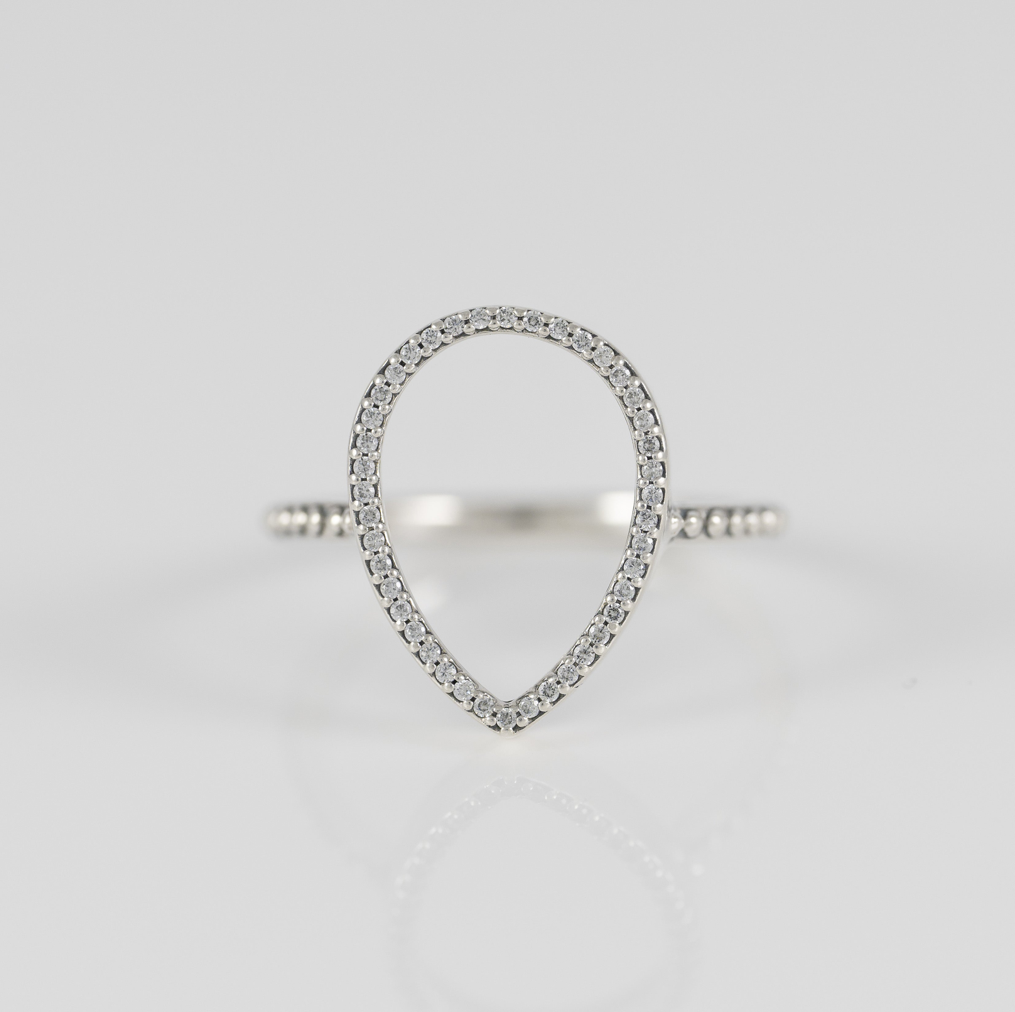Anillo Pandora de plata 925 Silueta Lágrima
