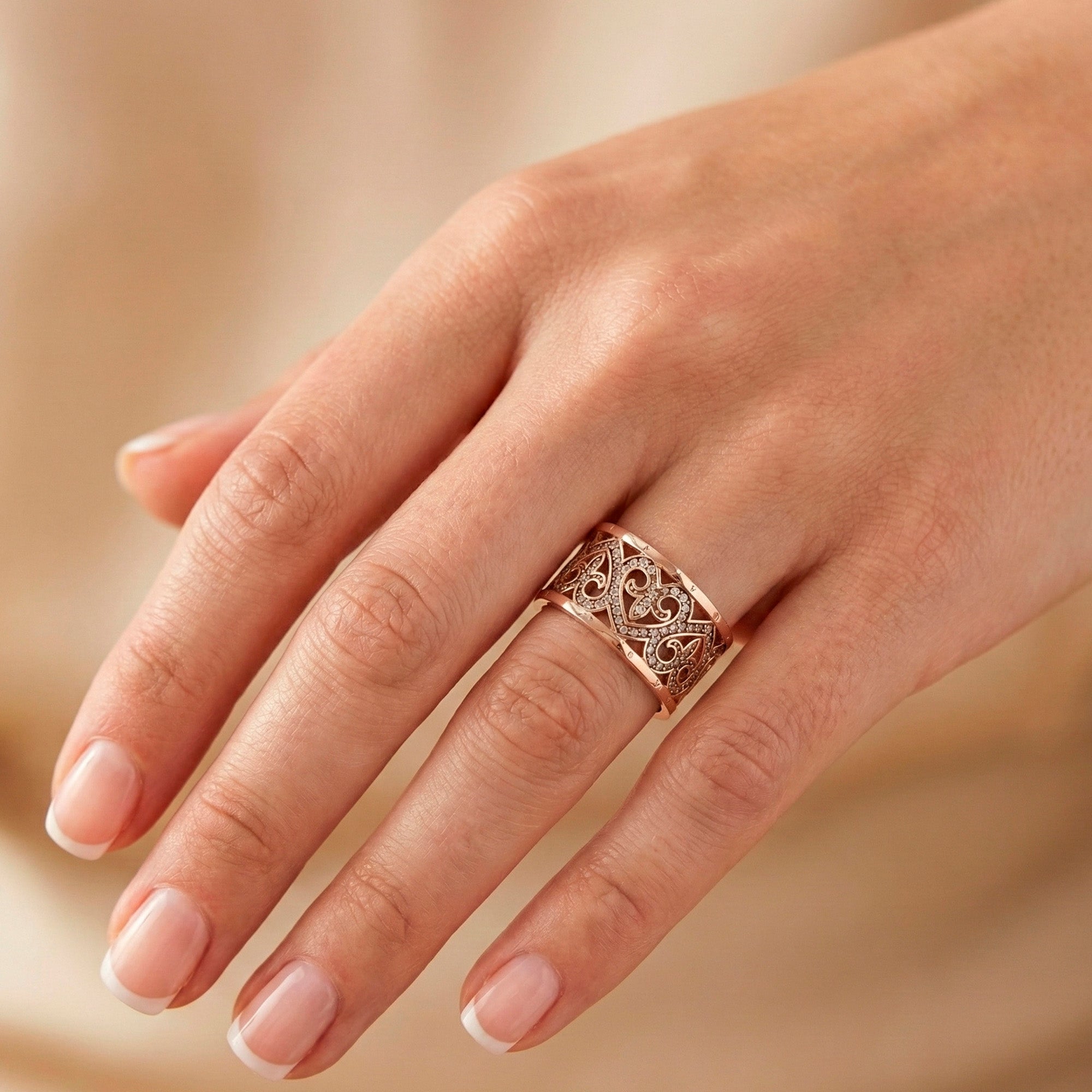 Anillo Thomas Sabó en Plata Vermeil Rosa con corazones pavé