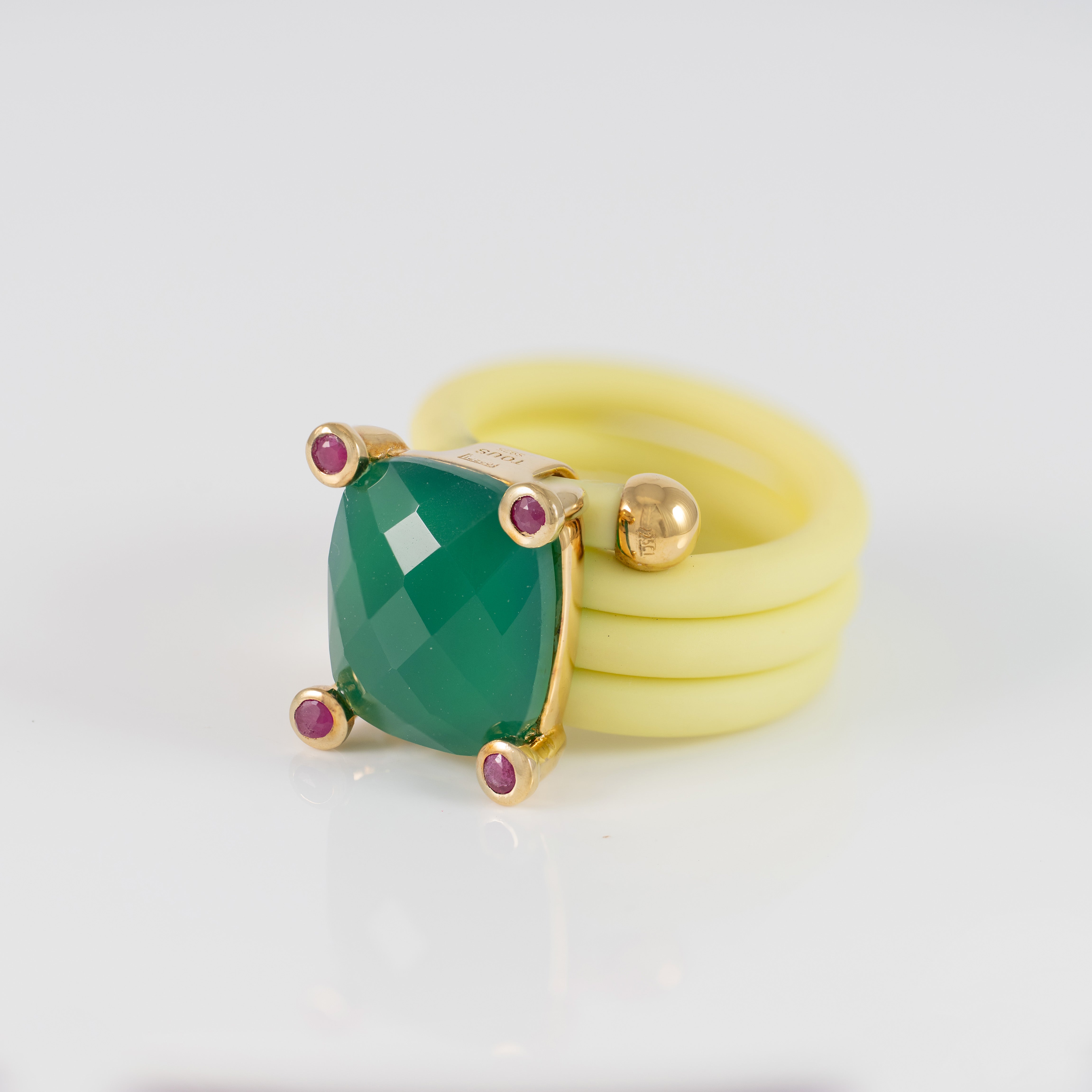 Anillo Tous de caucho amarillo con gemas Beach