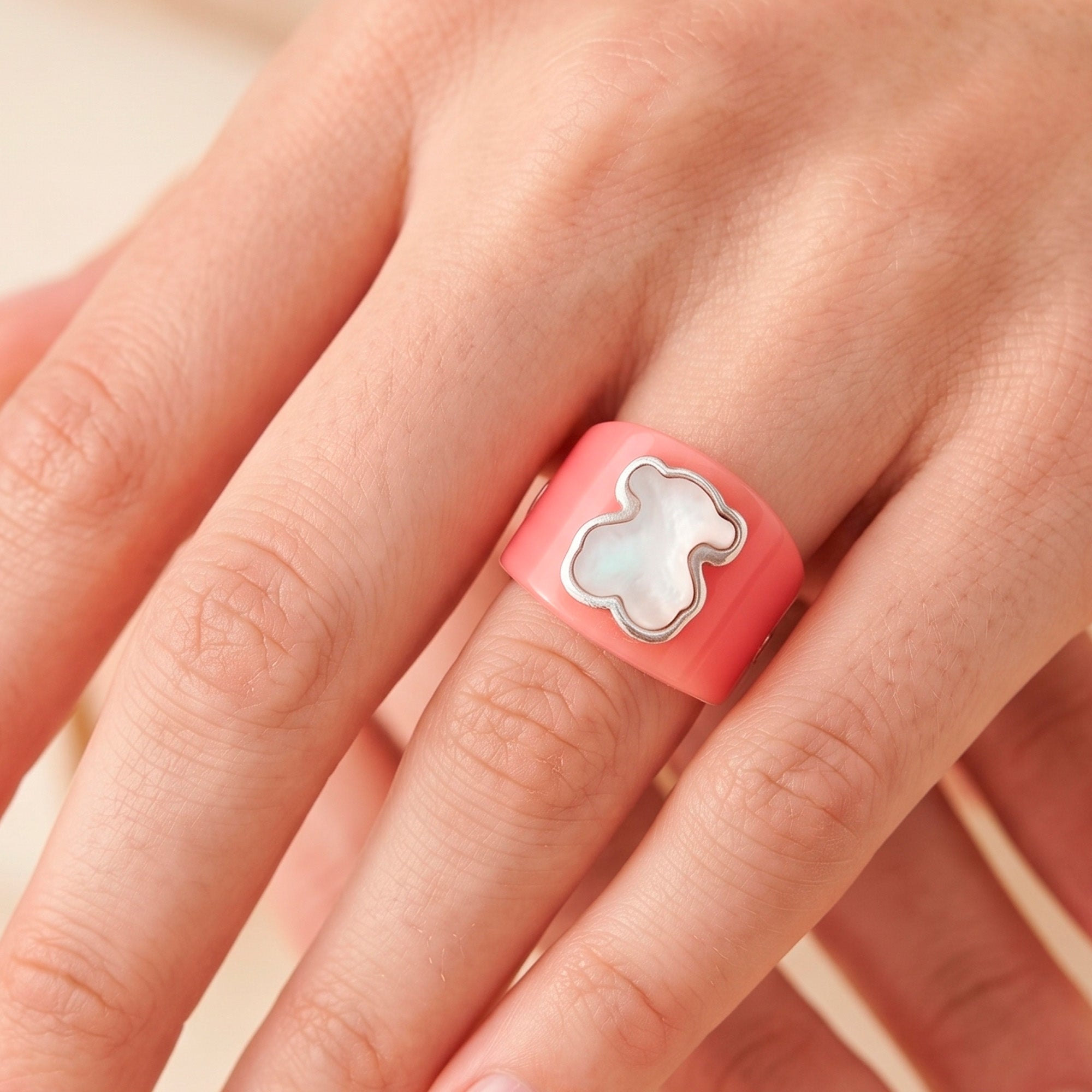 Anillo Tous de Resina rosa y Nácar motivo oso