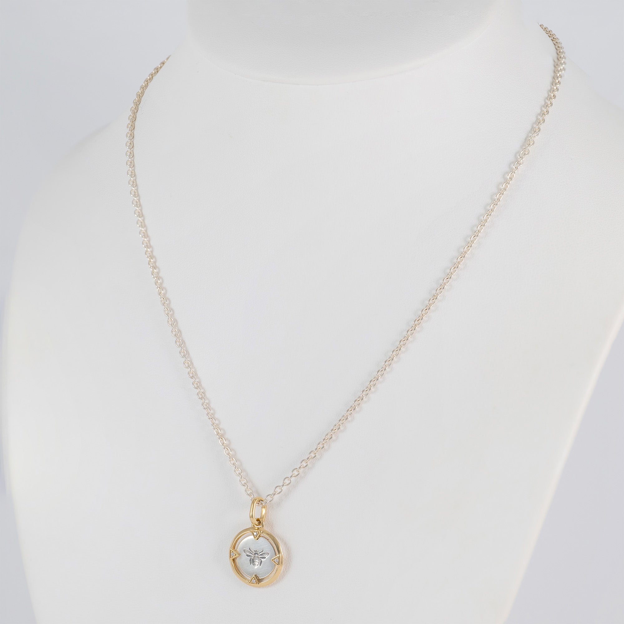 Cadena con colgante Pandora ME bicolor en plata 925 Bee Medallion