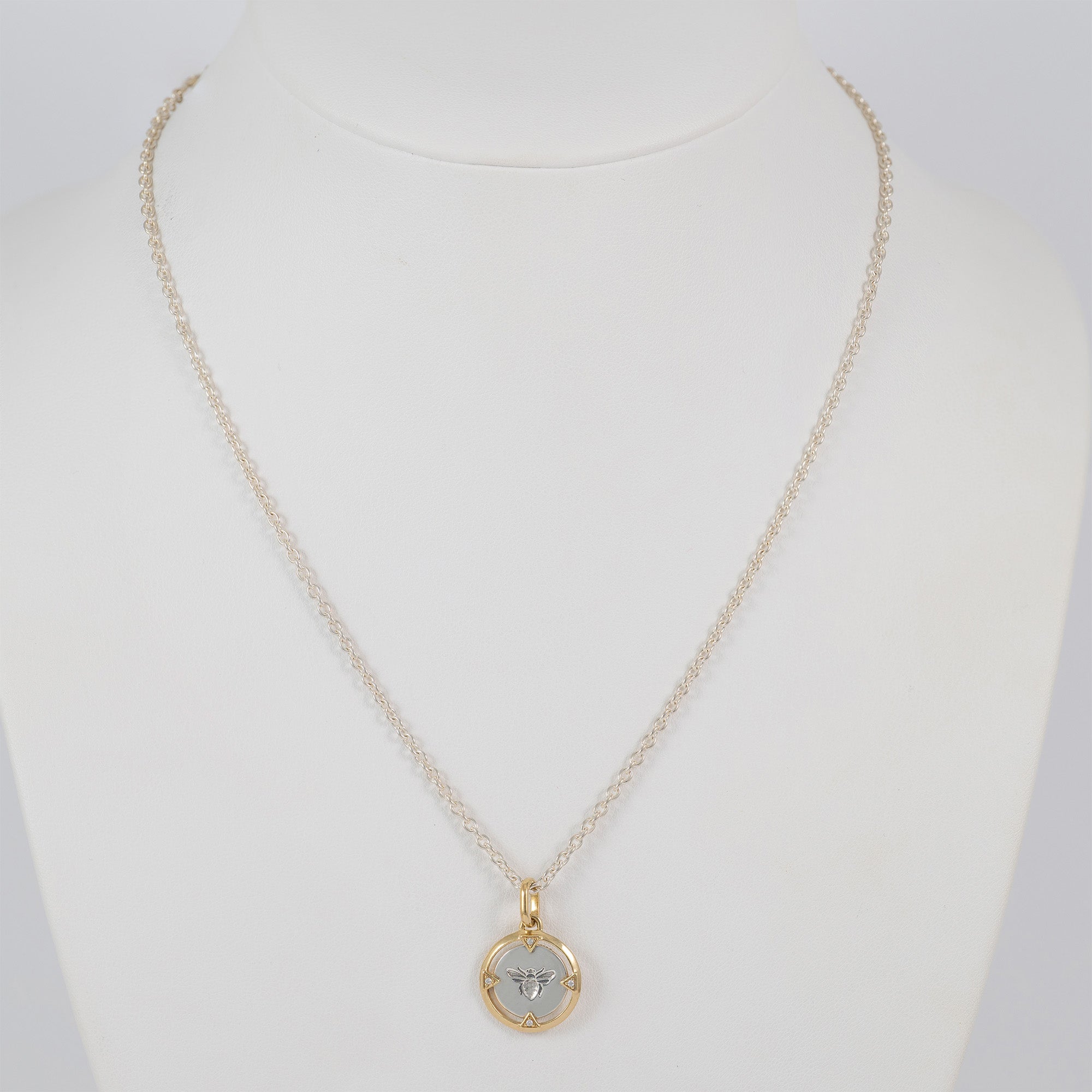 Cadena con colgante Pandora ME bicolor en plata 925 Bee Medallion