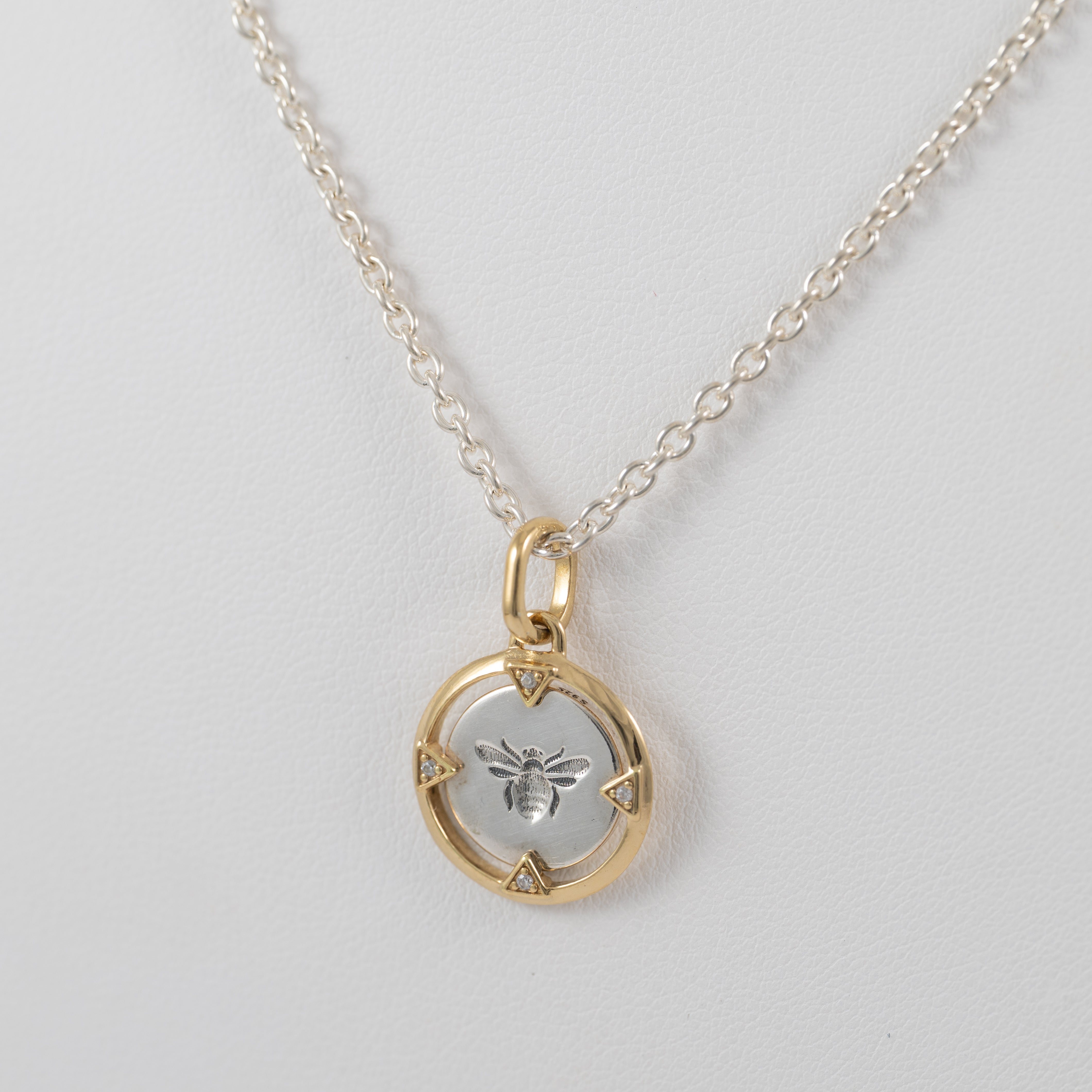 Cadena con colgante Pandora ME bicolor en plata 925 Bee Medallion