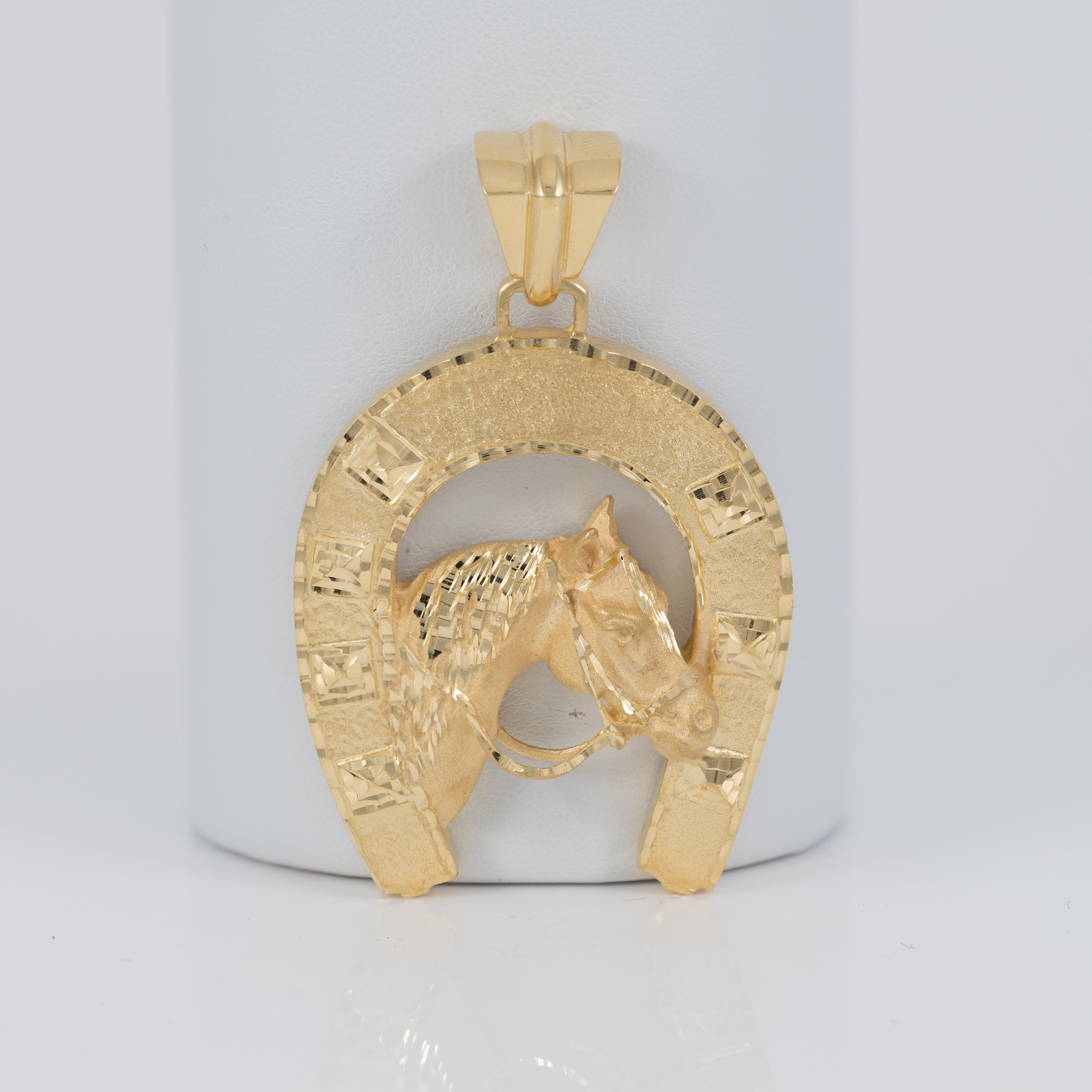Colgante herradura caballo de oro 18k 750