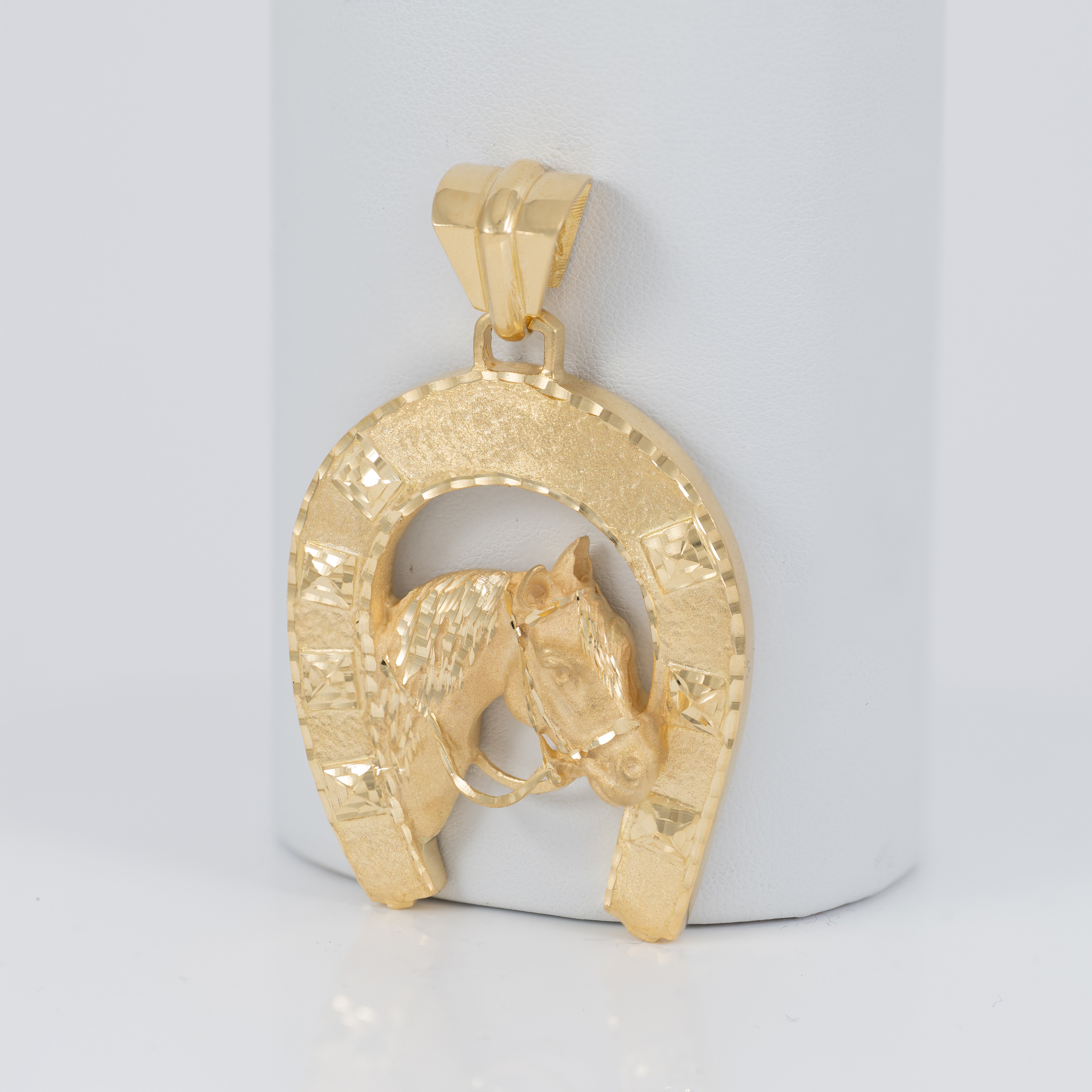 Colgante herradura caballo de oro 18k 750