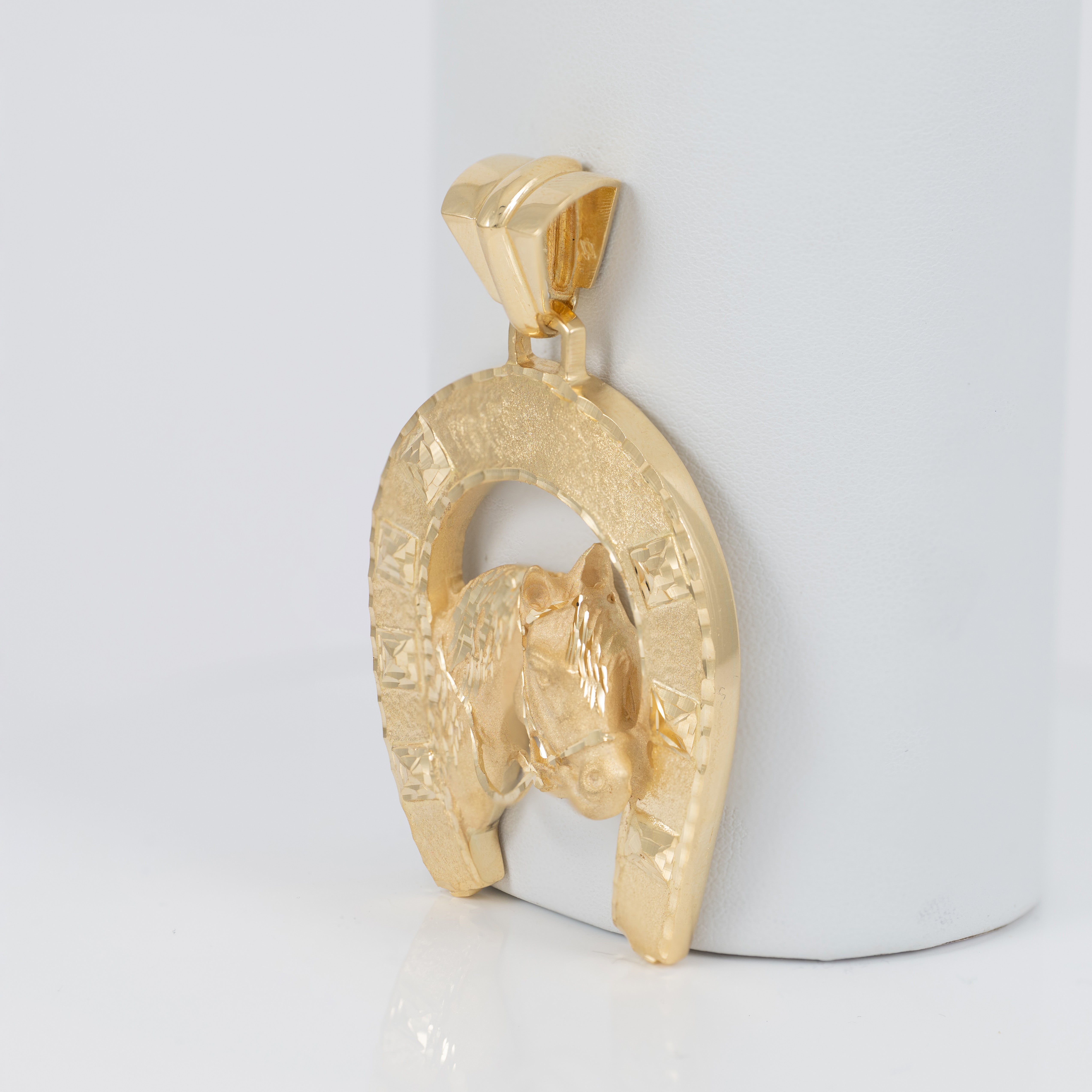 Colgante herradura caballo de oro 18k 750