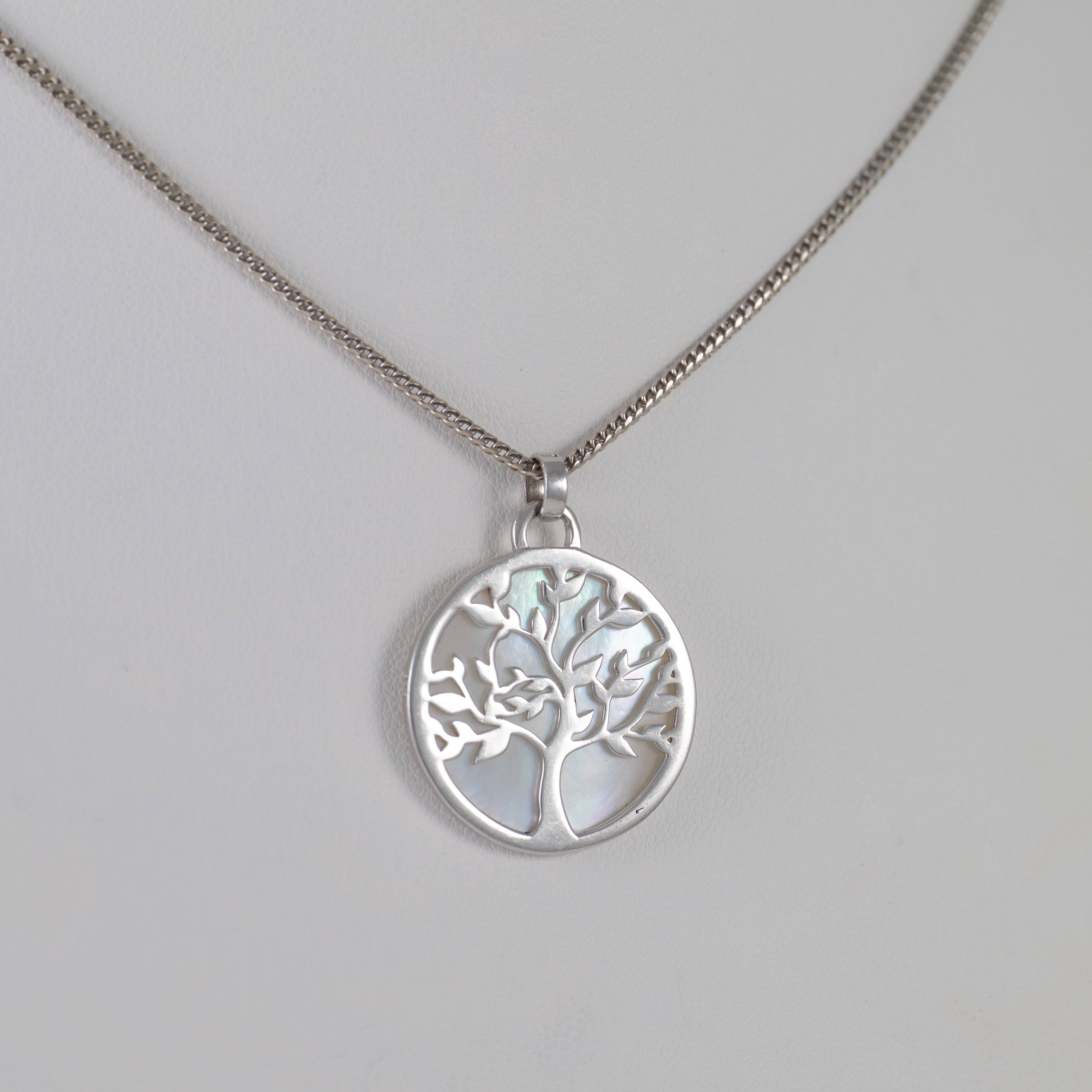 Conjunto Lotus de pendientes y colgante de plata 925 y nácar