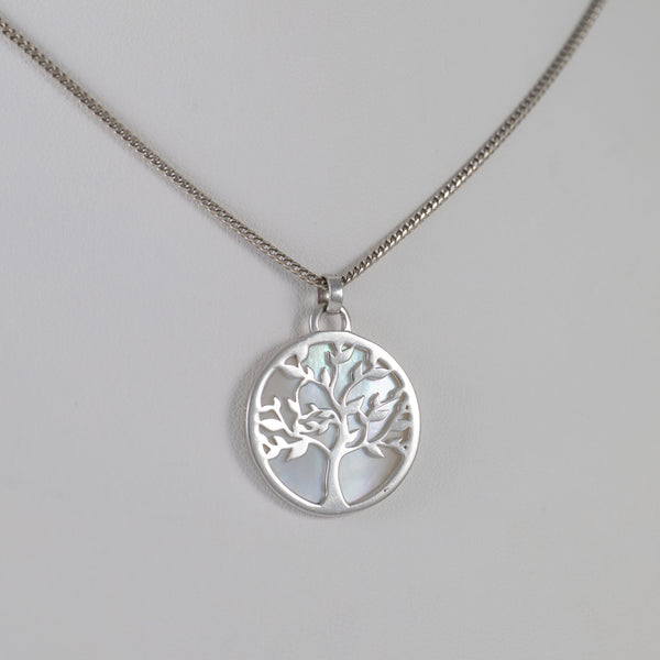 Conjunto Lotus de pendientes y colgante de plata 925 y nácar