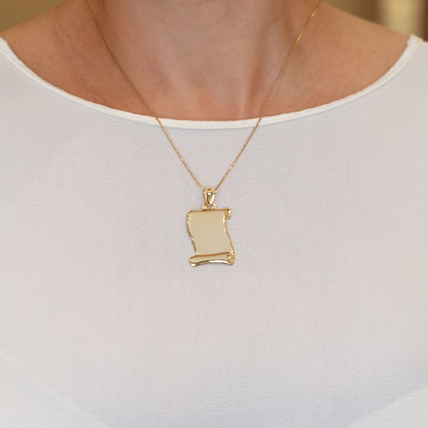 Colgante pergamino de oro 18k 750