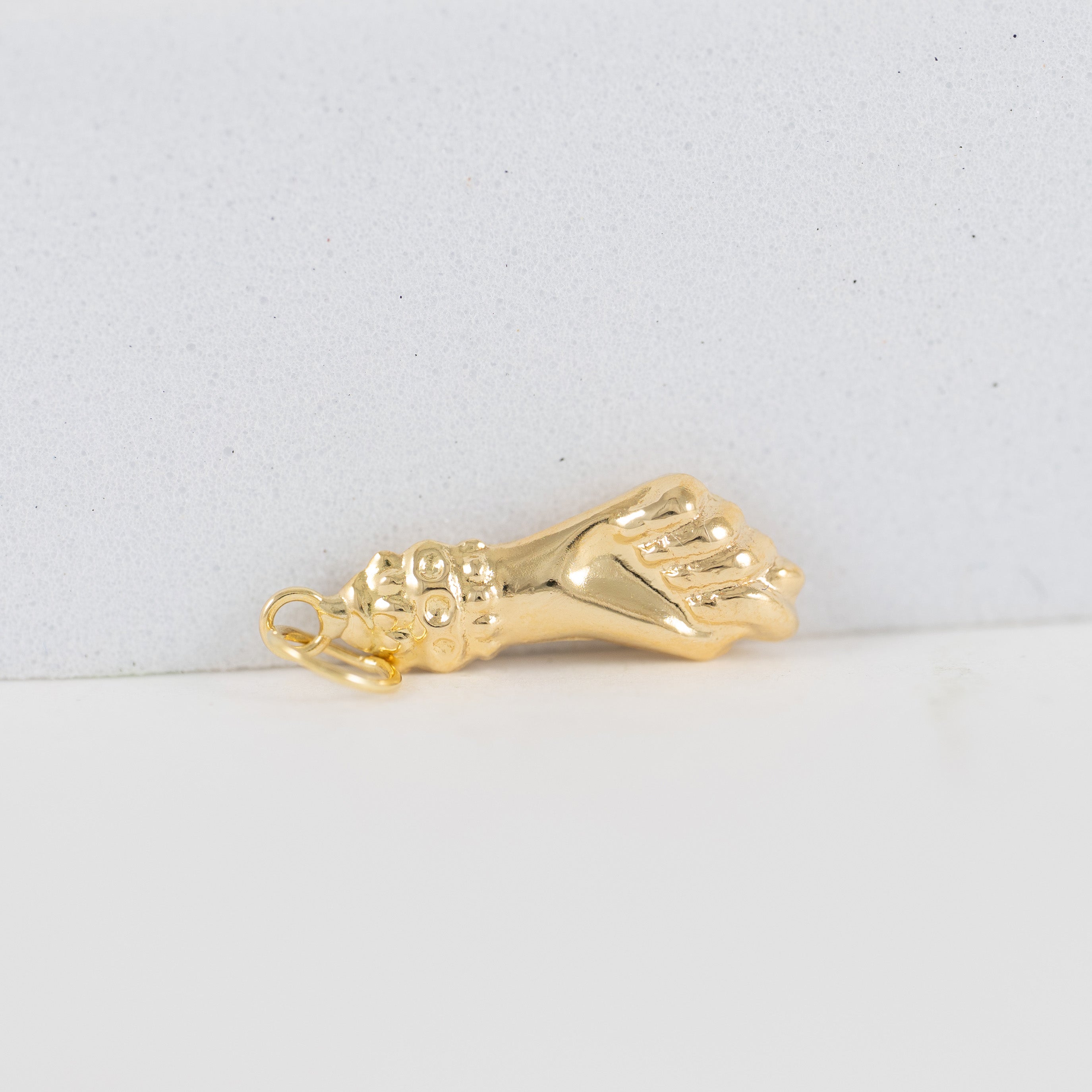 Colgante Puño oro 18k 750