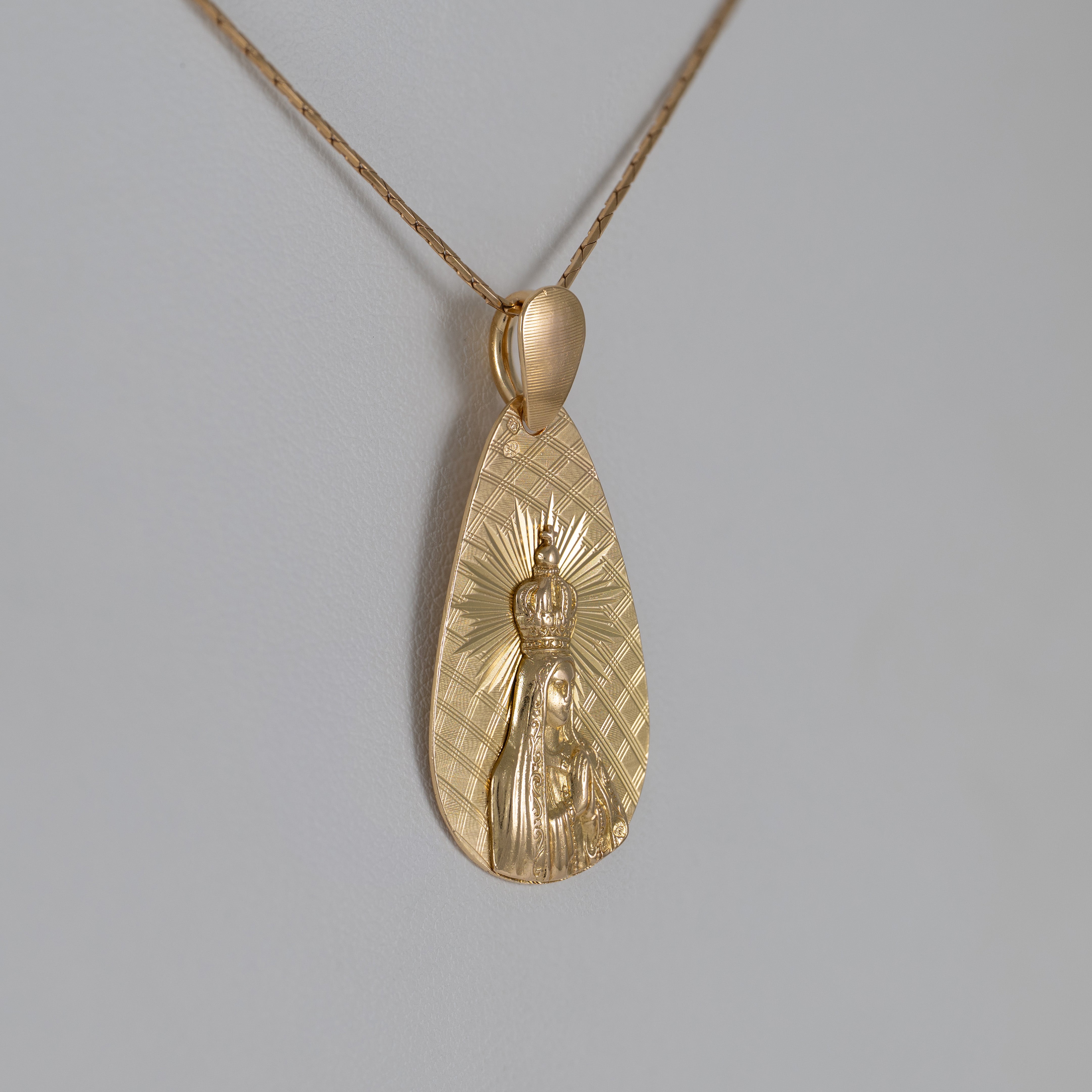 Colgante medalla Virgen oro 18k 750