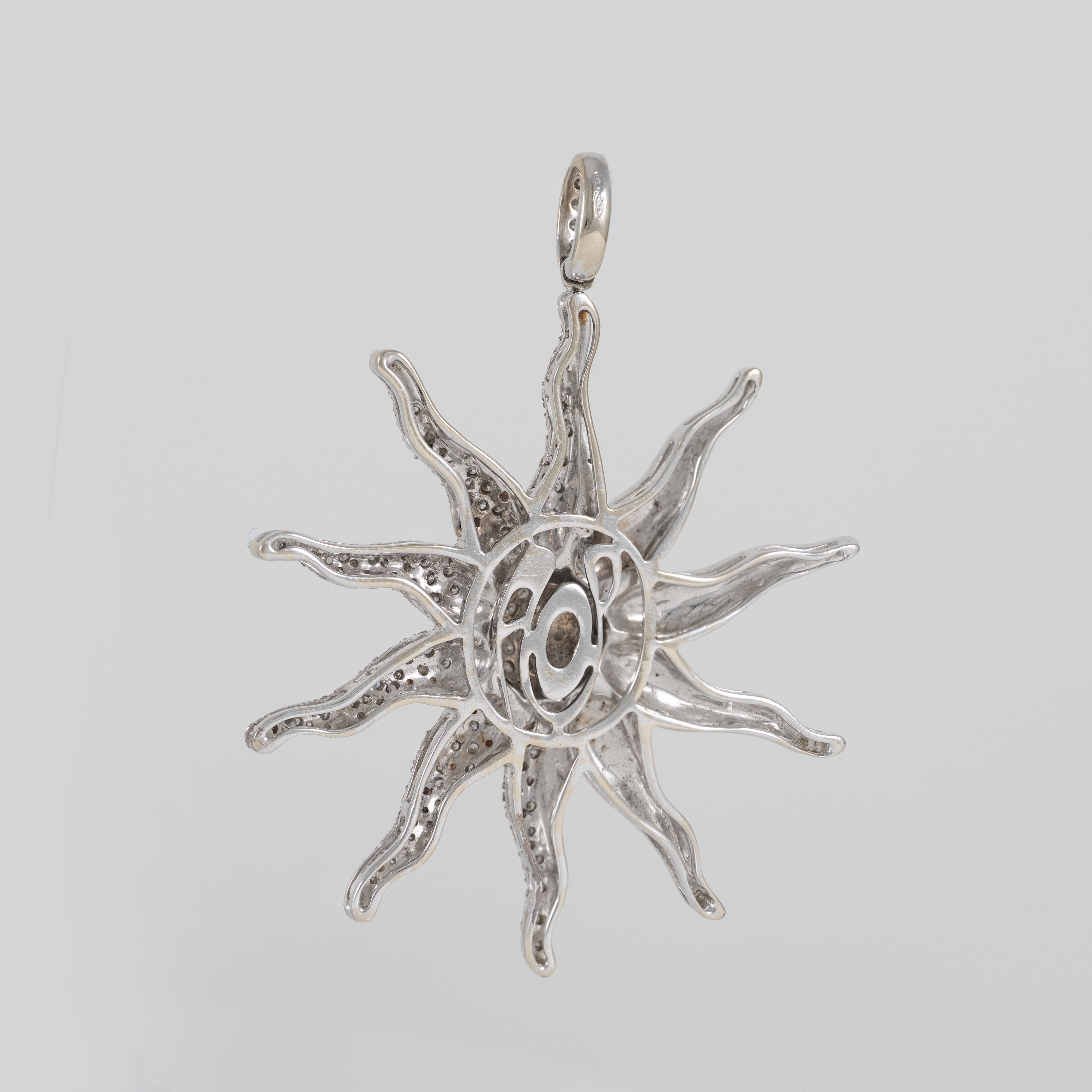Colgante Sol de oro blanco 18k con brillantes