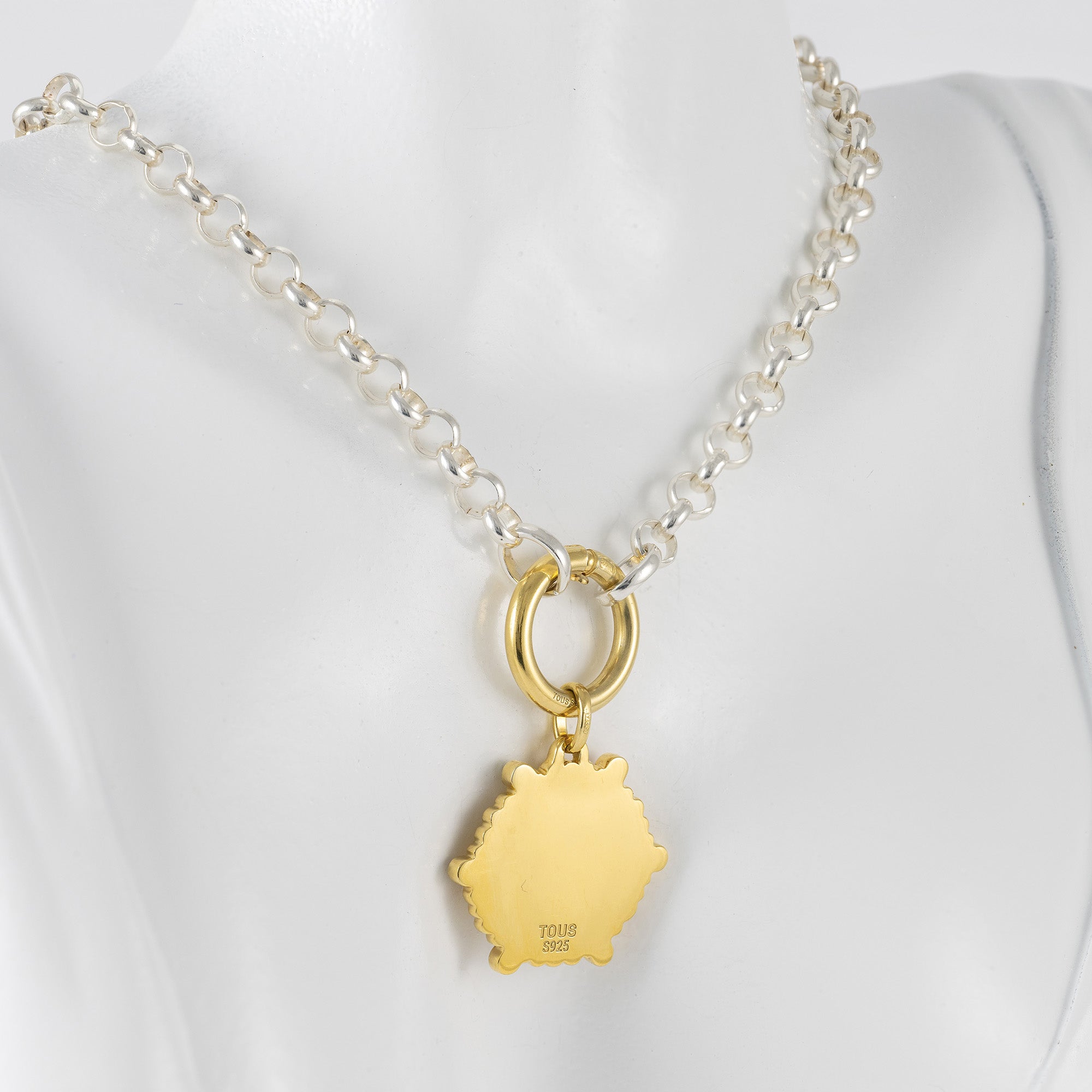 Collar Tous Plata 925 Bicolor Hav con colgante mediano oso con baño de oro 18kt y gemas Sugar Party