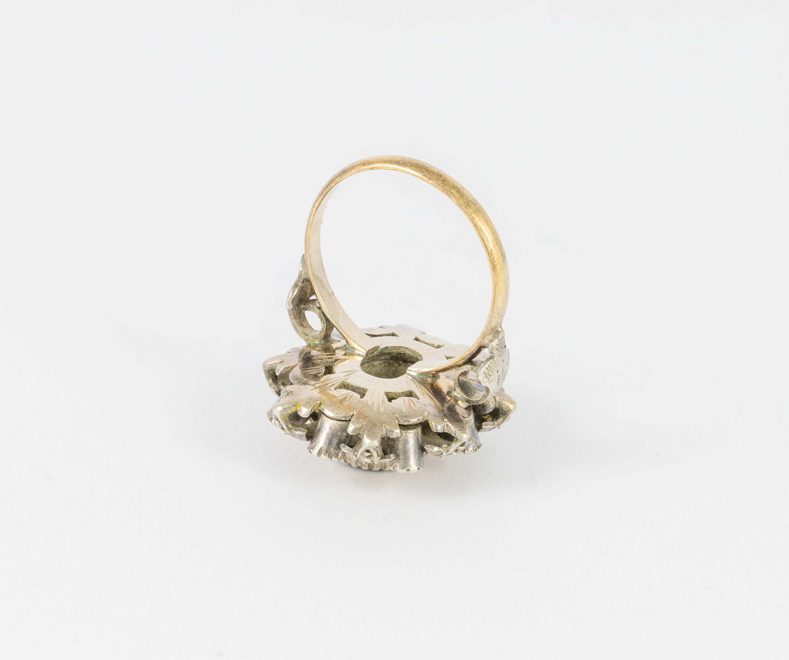 Conjunto broche pendientes y anillo en oro amarillo 18k y plata