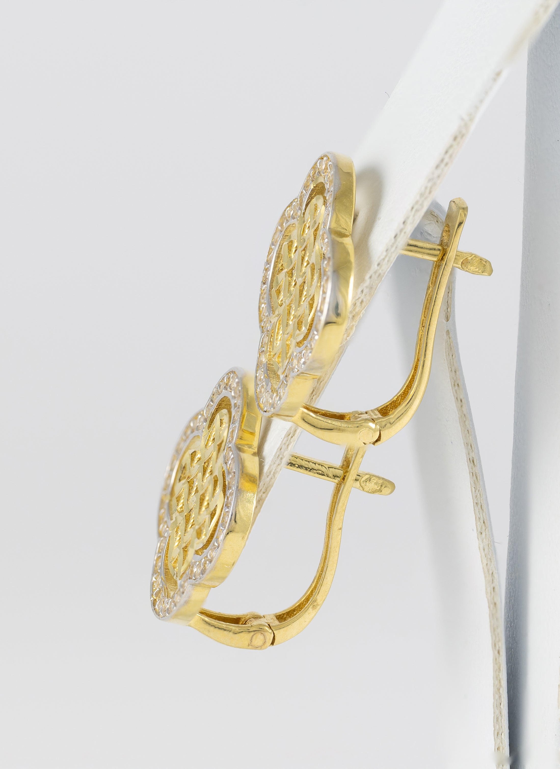 Conjunto de anillo, pendientes cadena con colgante y pulsera en oro amarillo 18k