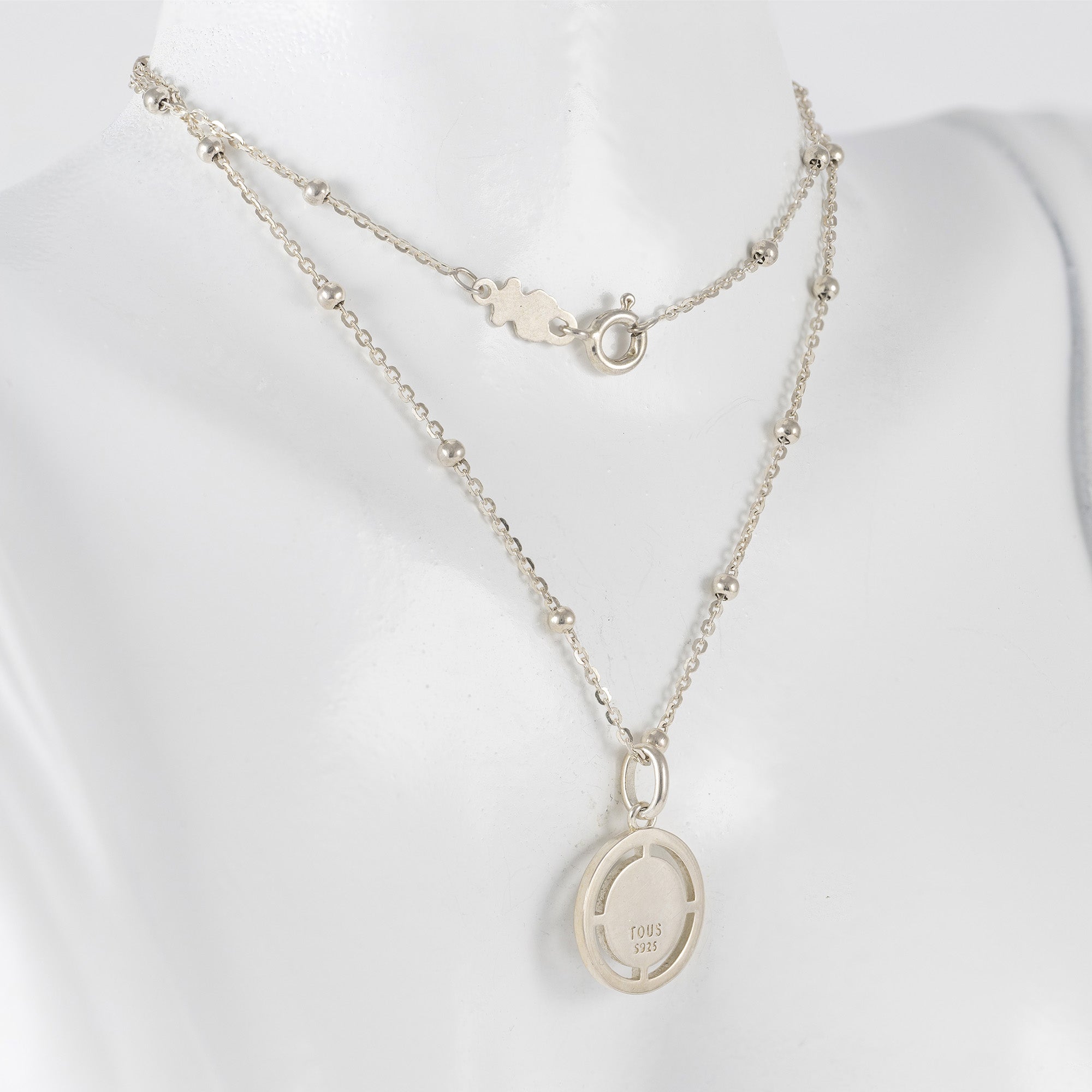 Gargantilla Tous en plata 925 con bolitas y Colgante Crossword Mama de plata 925 y esmalte azul