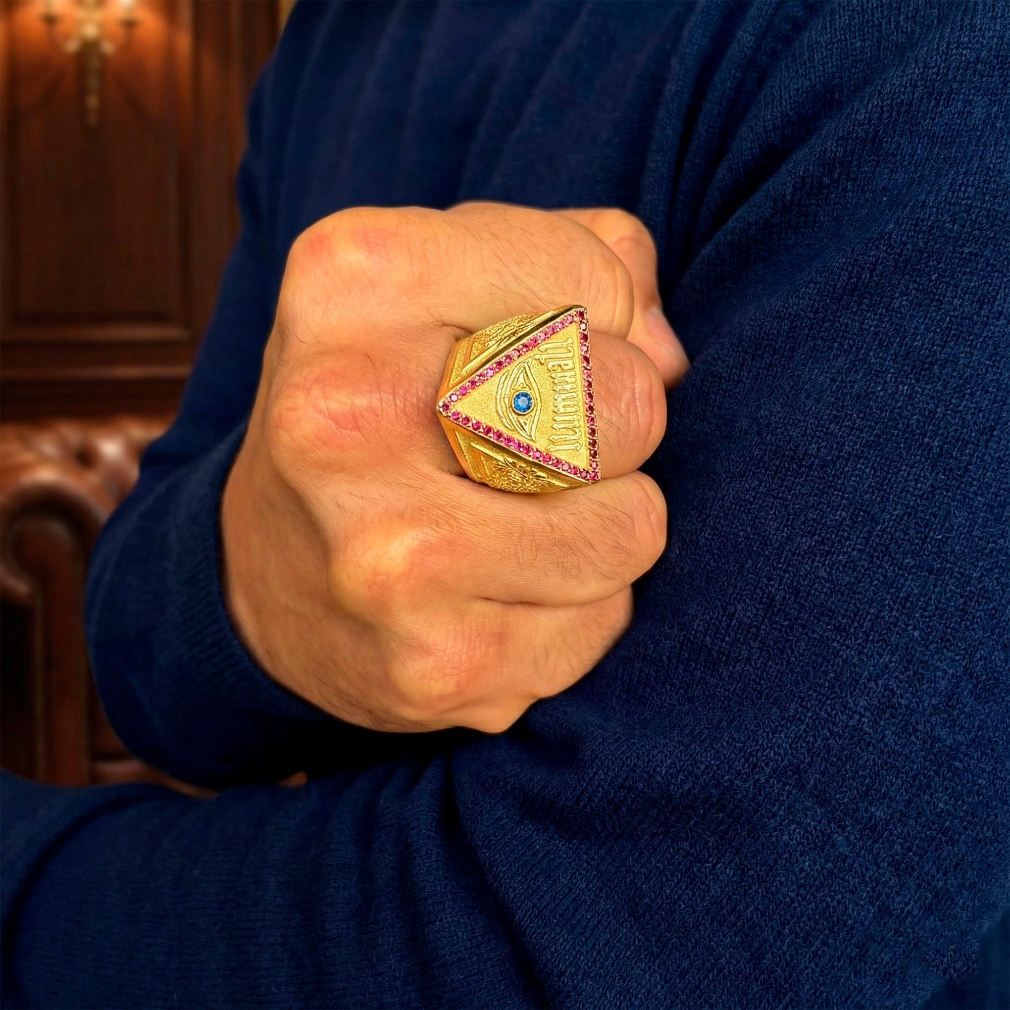 Anillo Iluminati de oro 18k 750