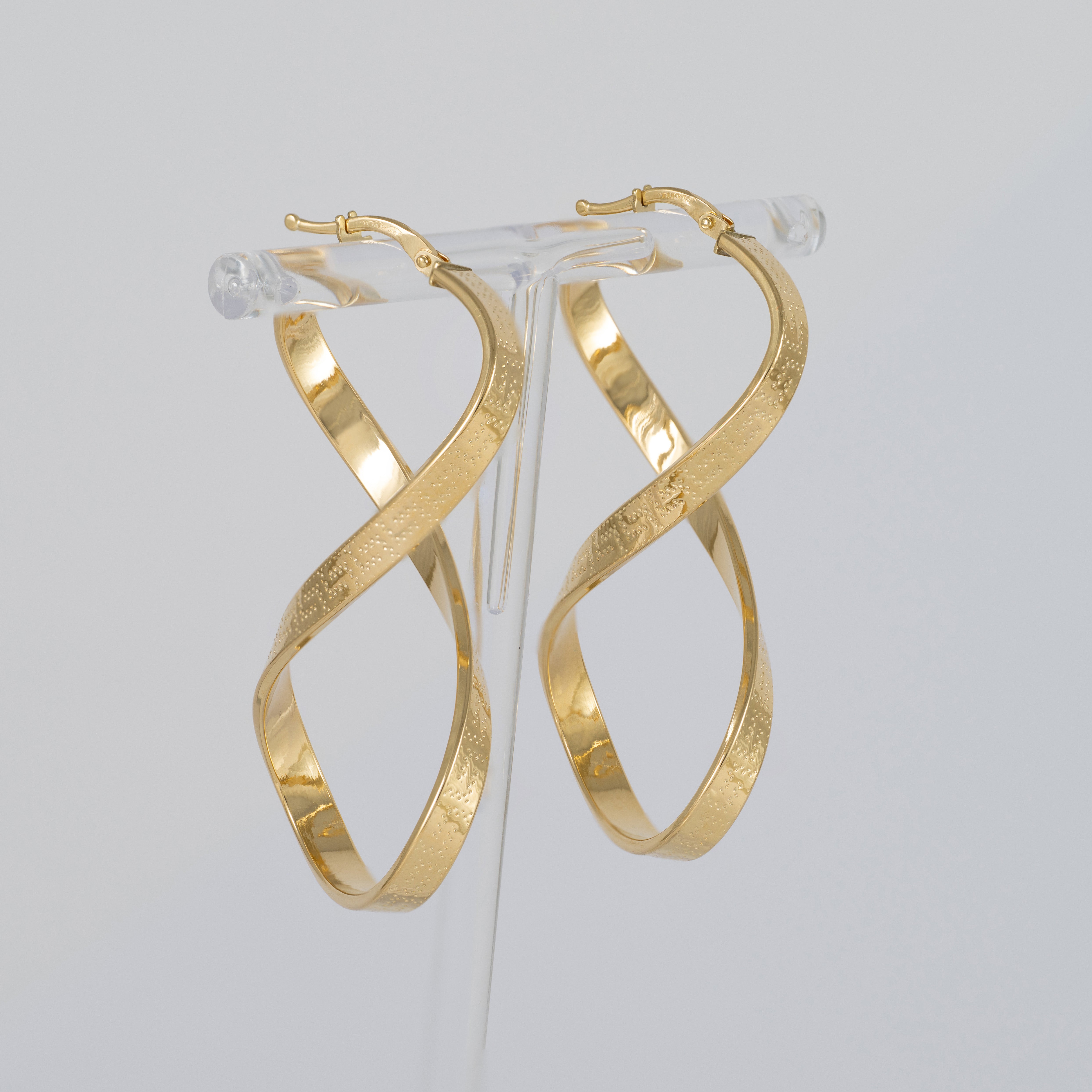Pendientes de aro en oro 18k 750 forma de 8