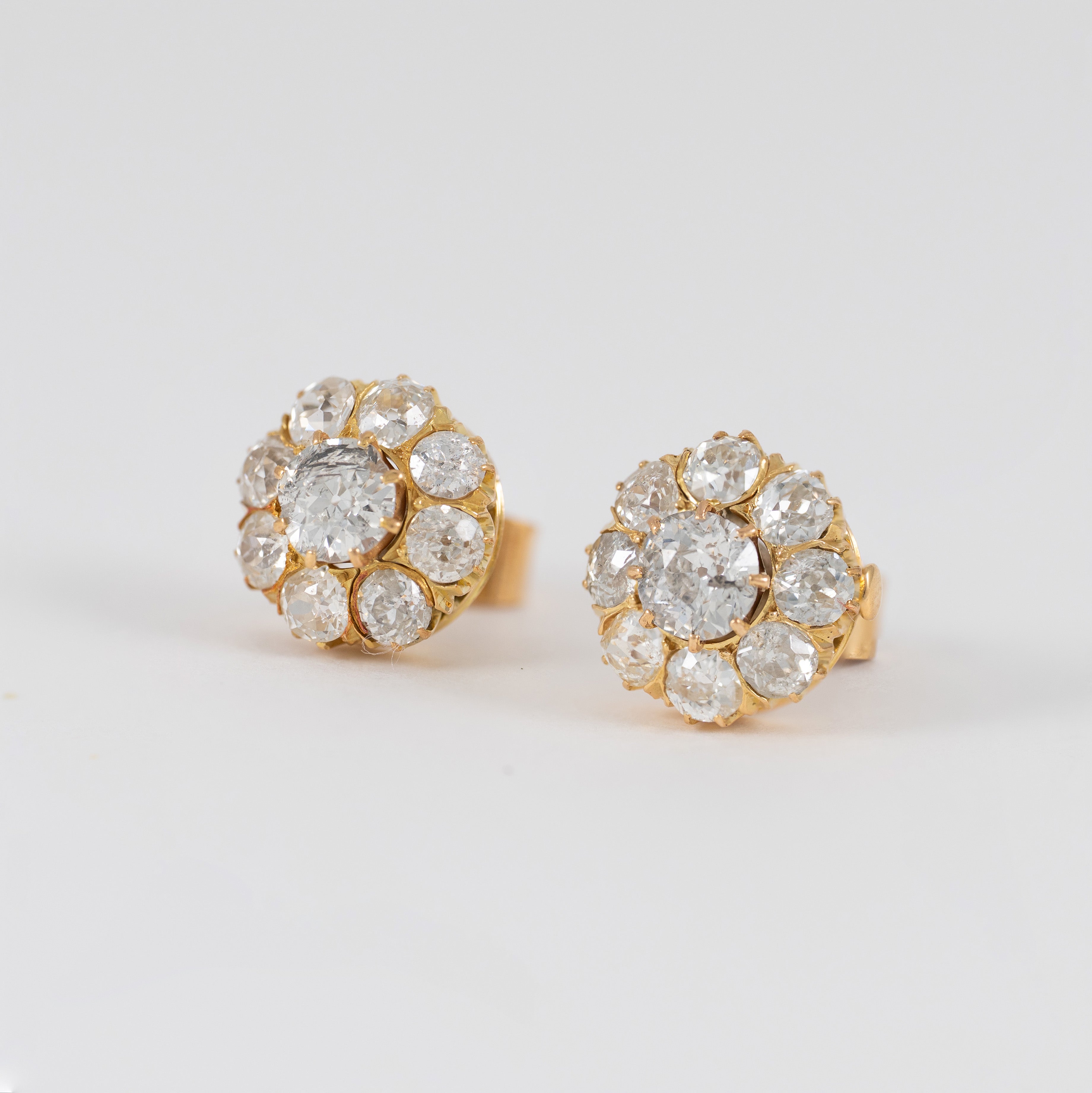 Pendientes antiguos en oro amarillo 18k y diamantes 2.5 ct