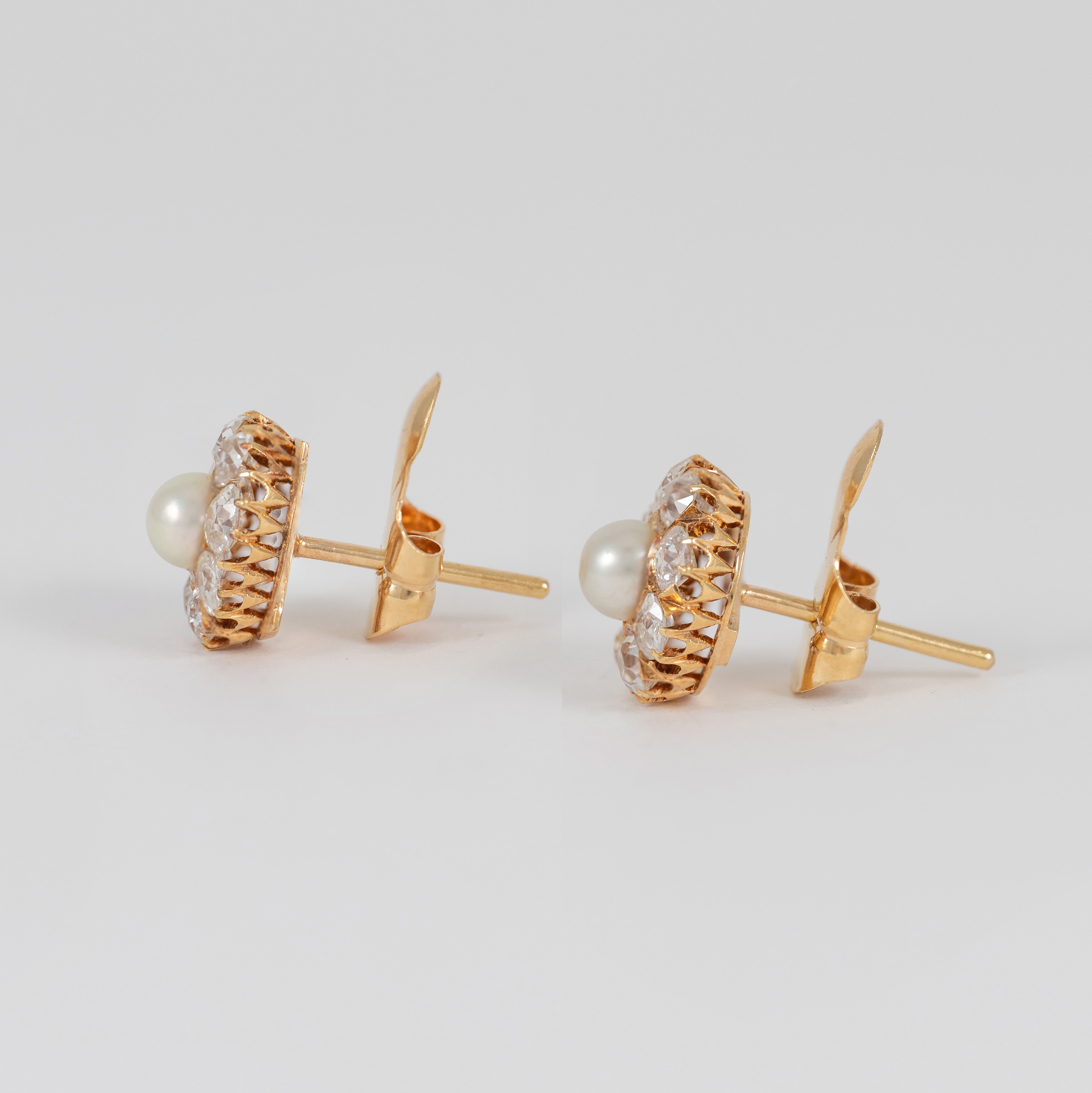 Pendientes antiguos en oro amarillo 18k con diamantes 1.6ct y perlas