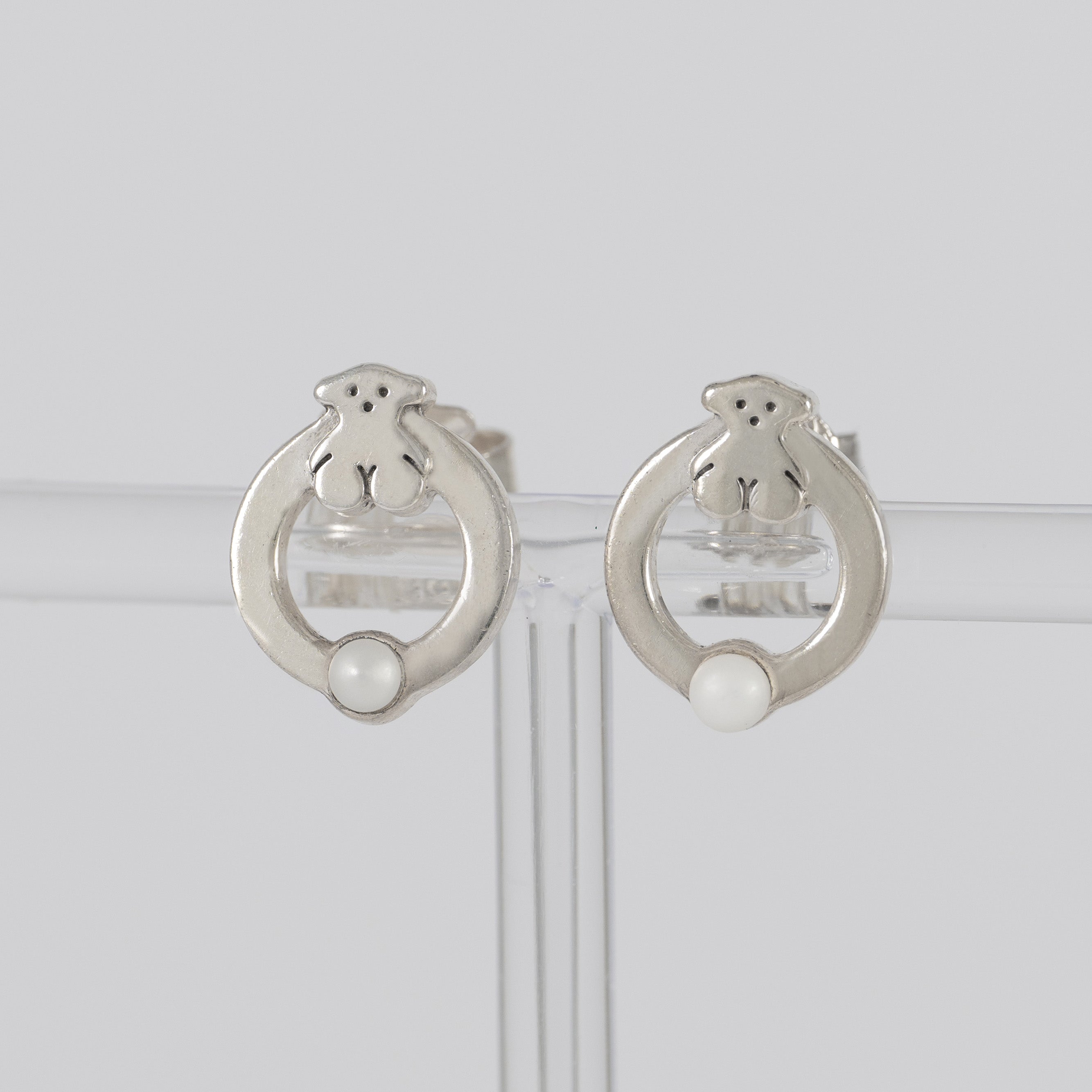 Pendientes Tous de plata con perla motivo oso Super Power