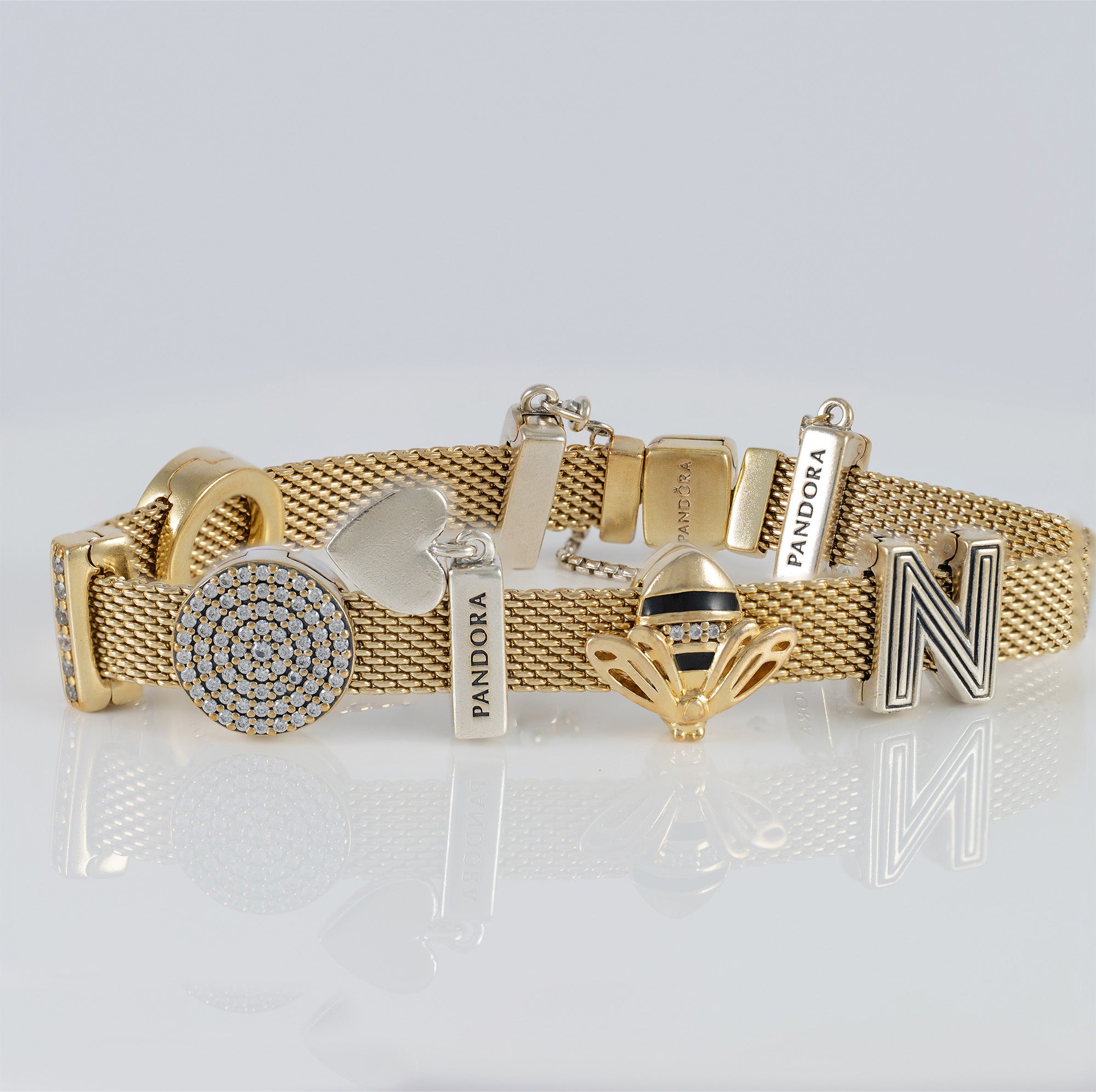 Pulsera Pandora Reflexions Plata con baño de oro 18k con Charms