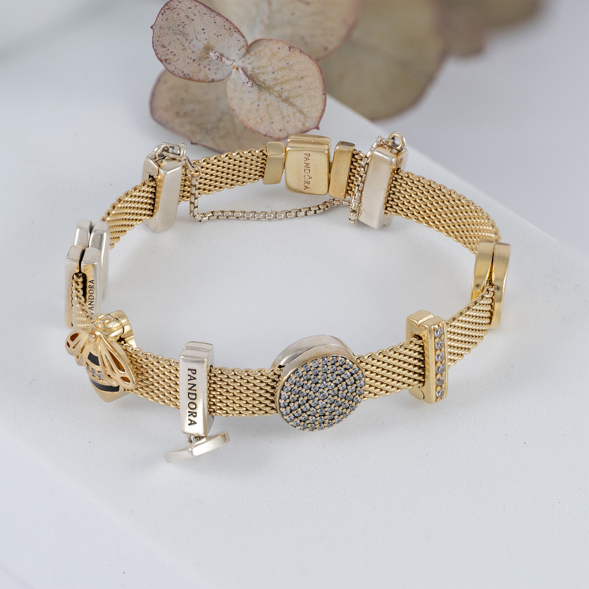 Pulsera Pandora Reflexions Plata con baño de oro 18k con Charms