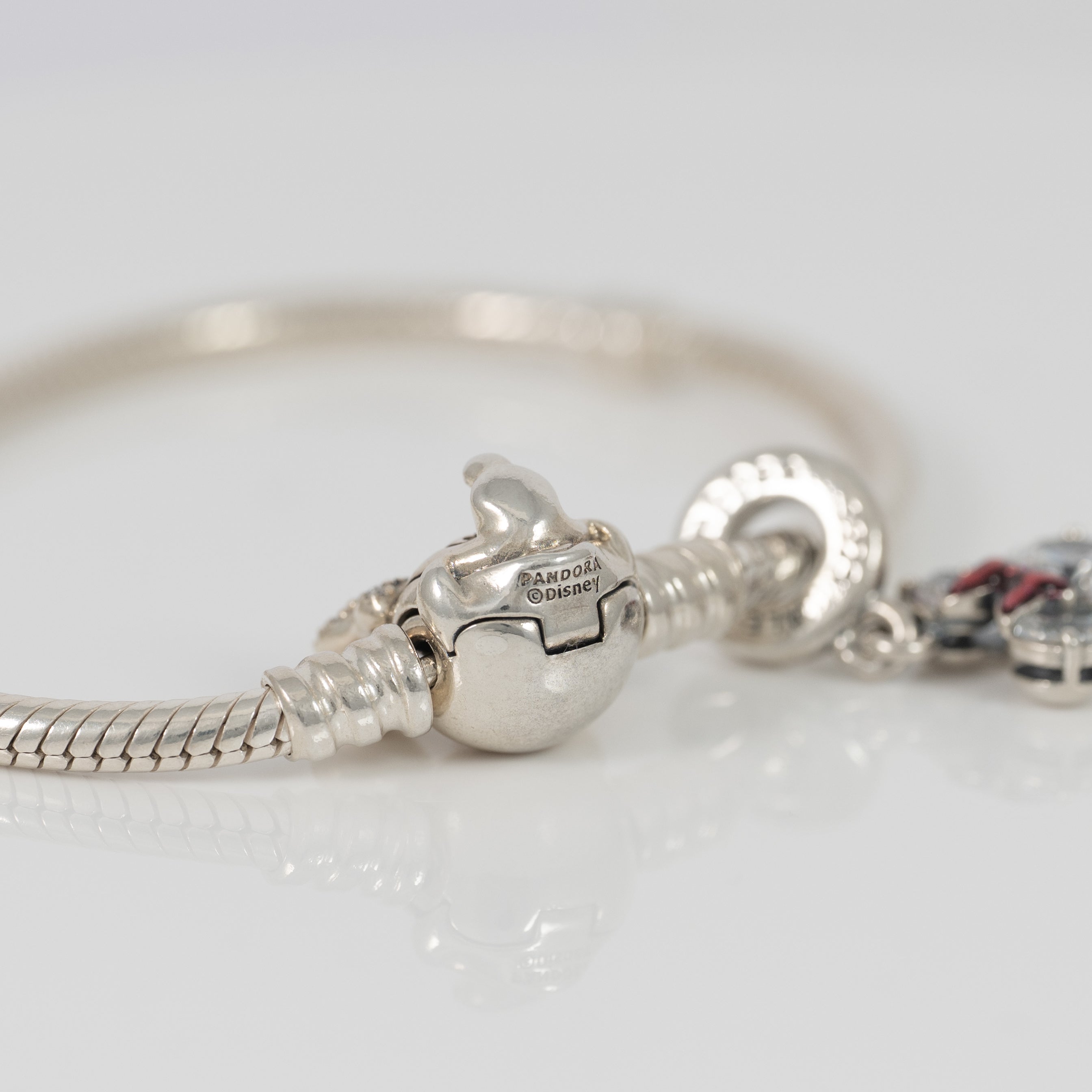 Pulsera Pandora Moments en plata 925 retrato de Minnie Brillante y charm colgante Minnie Mouse