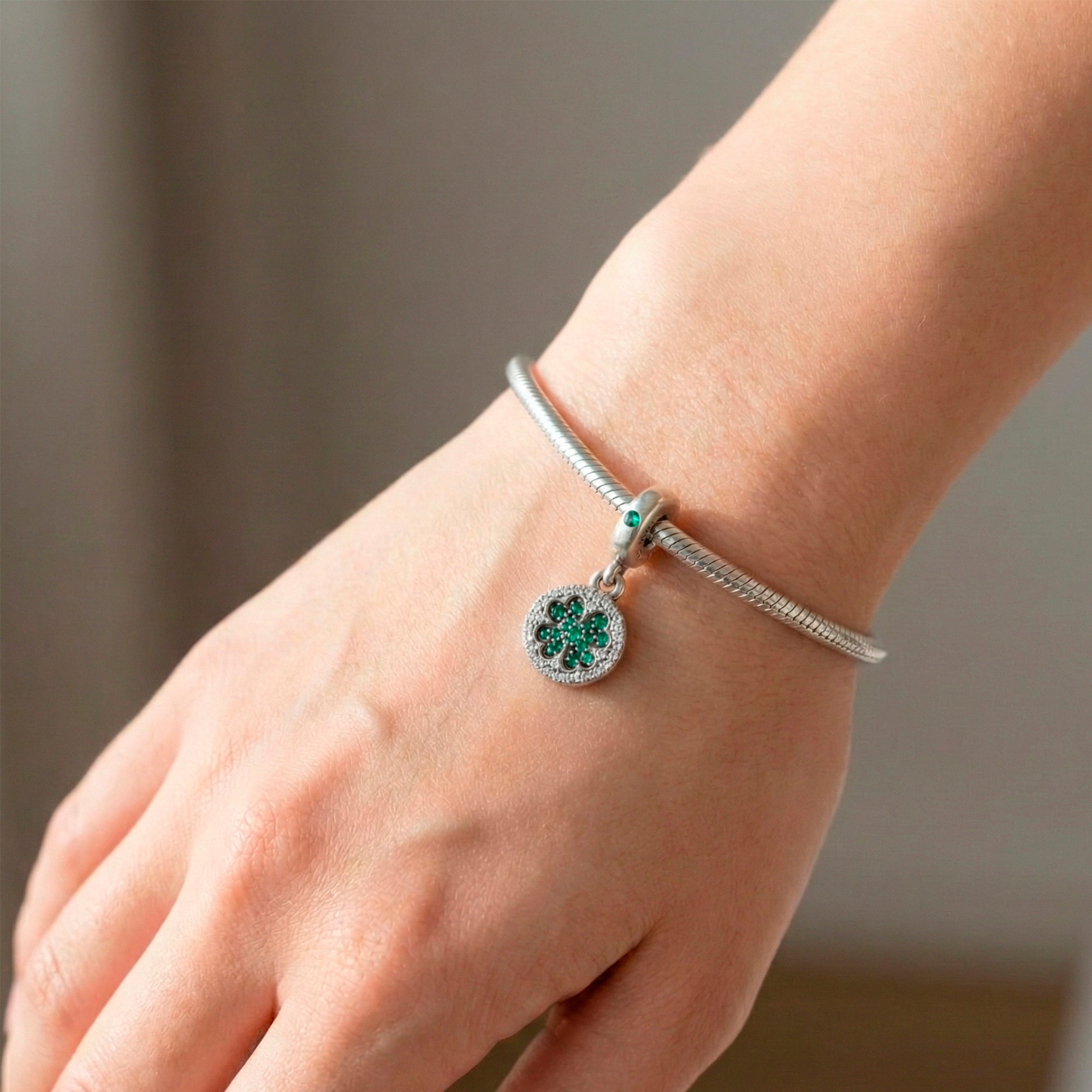 Pulsera Pandora de Plata 925 cadena de serpiente Moments y Charm colgante en plata de ley Trébol Brillante