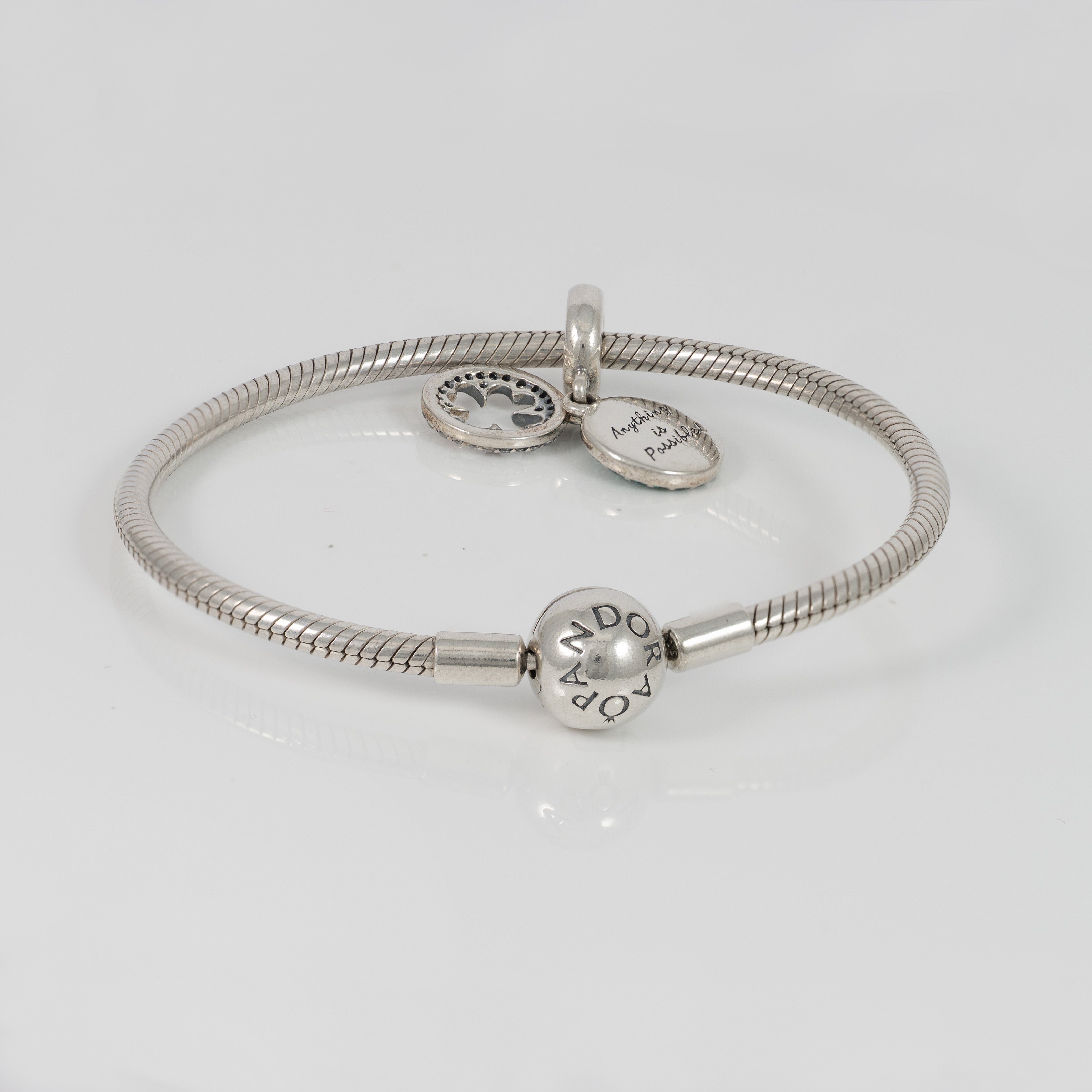 Pulsera Pandora de Plata 925 cadena de serpiente Moments y Charm colgante en plata de ley Trébol Brillante