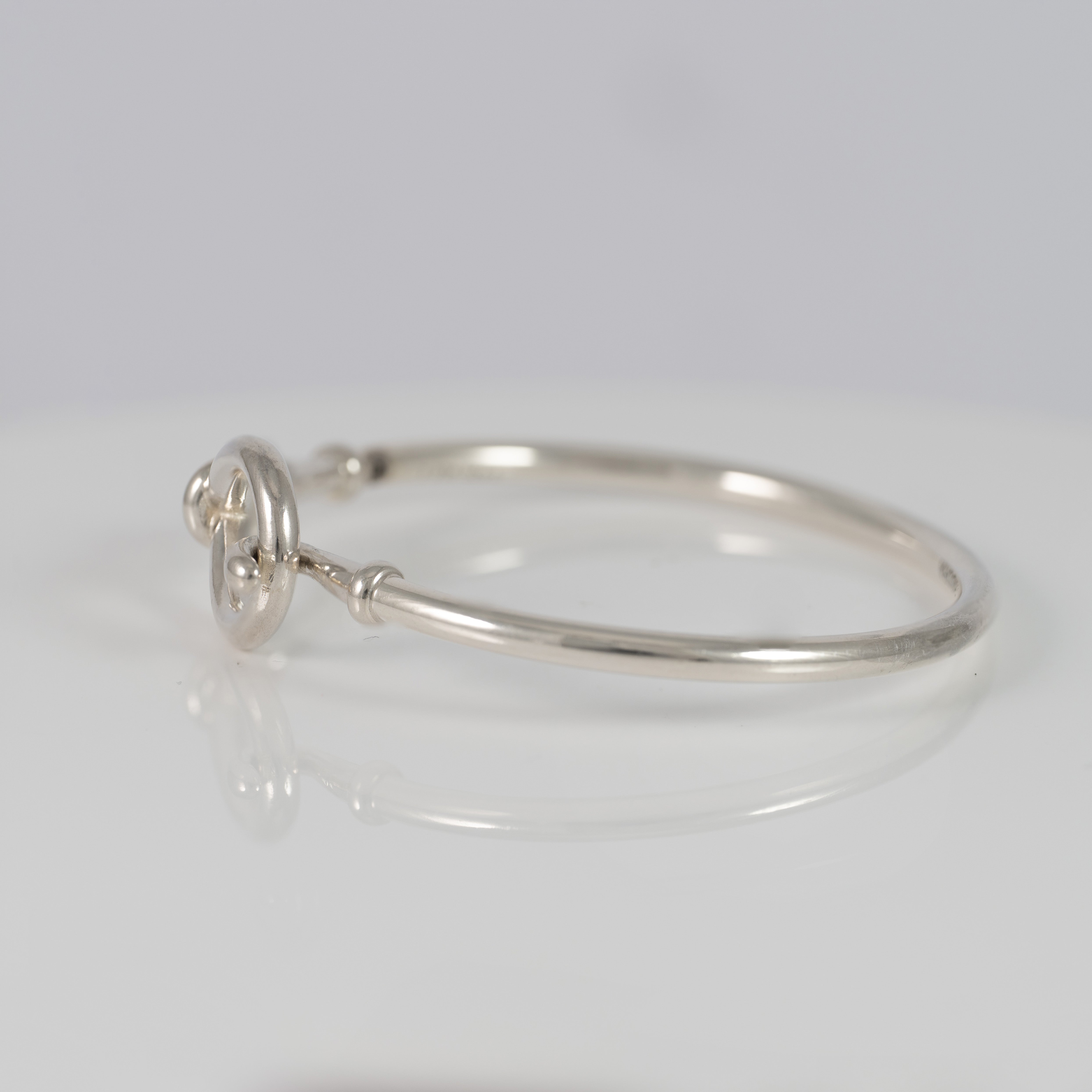 Pulsera rígida Pandora en plata 925 Nudo Infinito