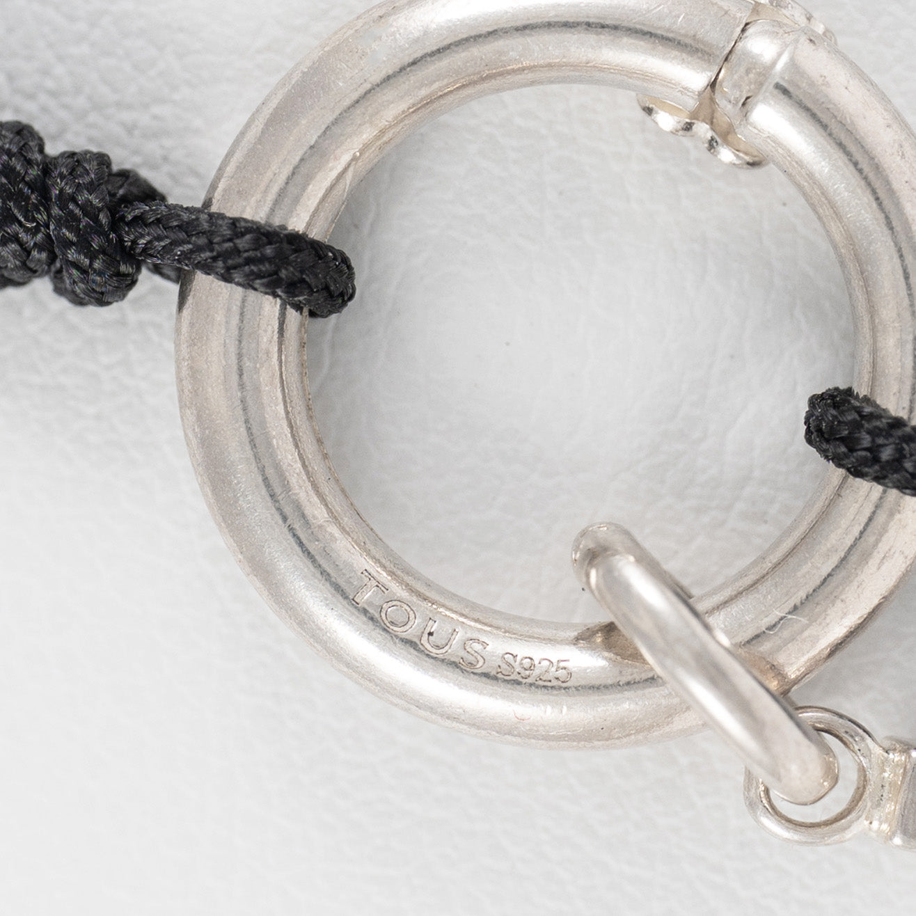 Pulsera Tous Hold en Plata 925 y cordón negro