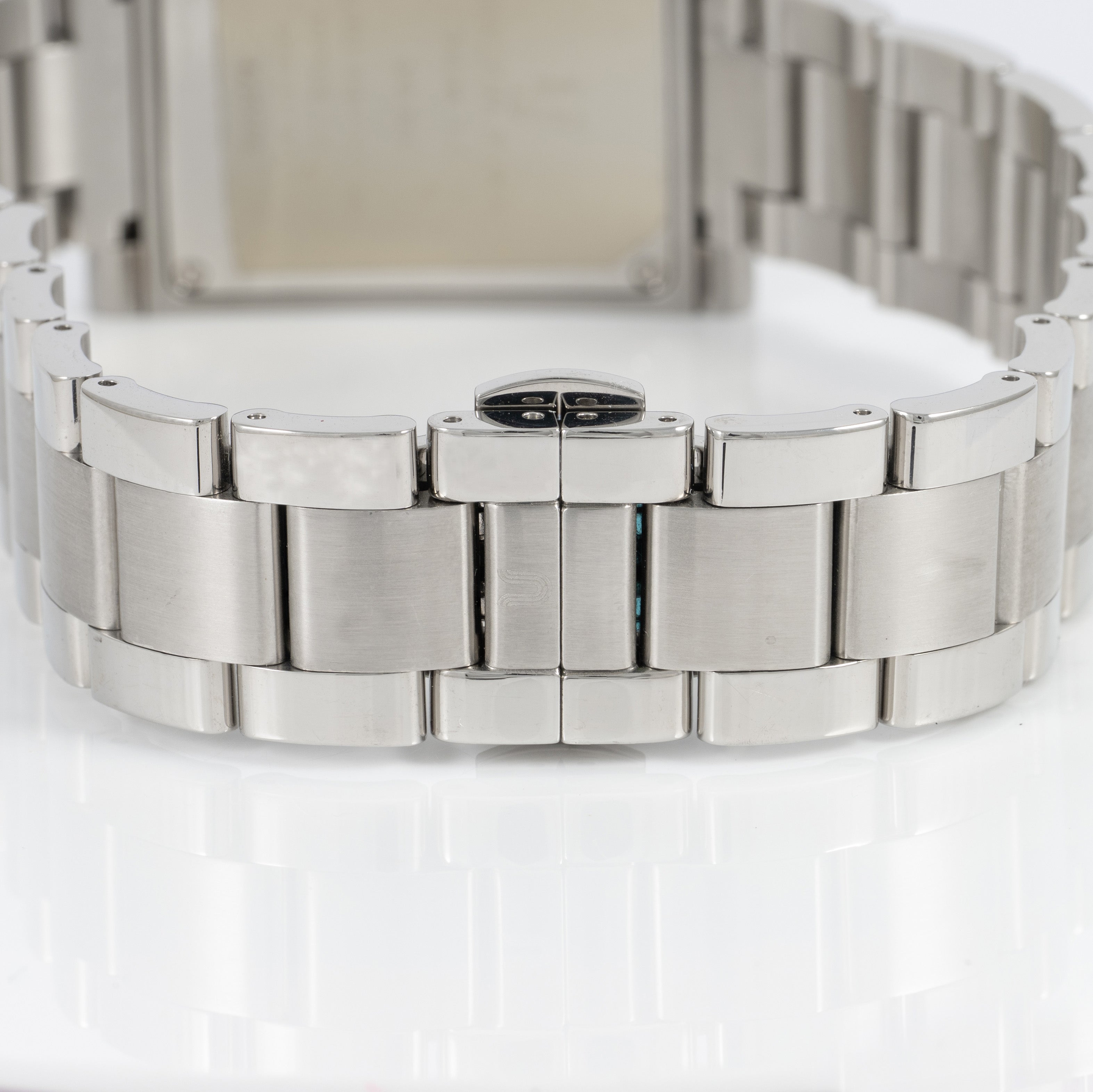 Universal Geneve Quartz Steel Blue Dial Ref: 845.225