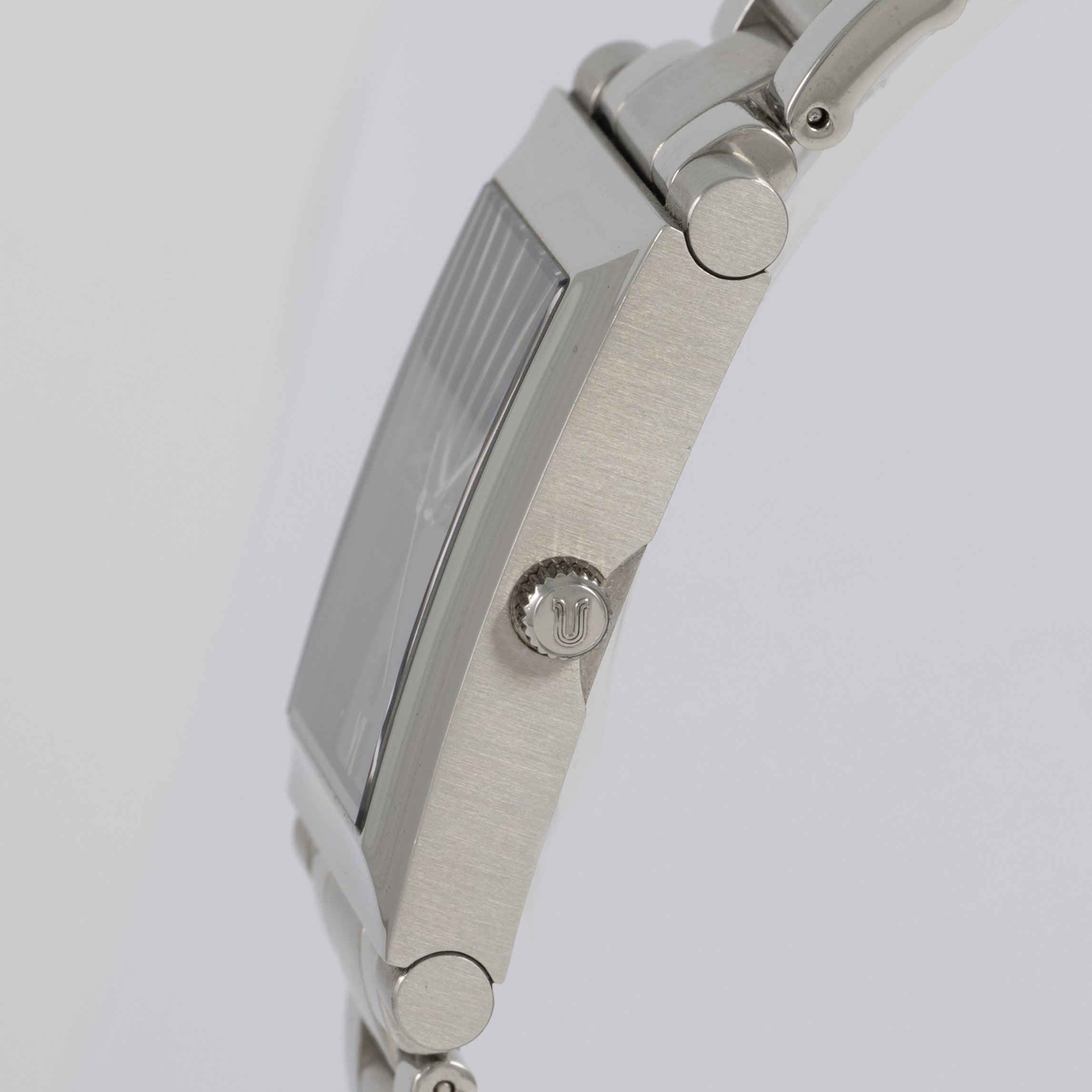 Universal Geneve Quartz Steel Blue Dial Ref: 845.225