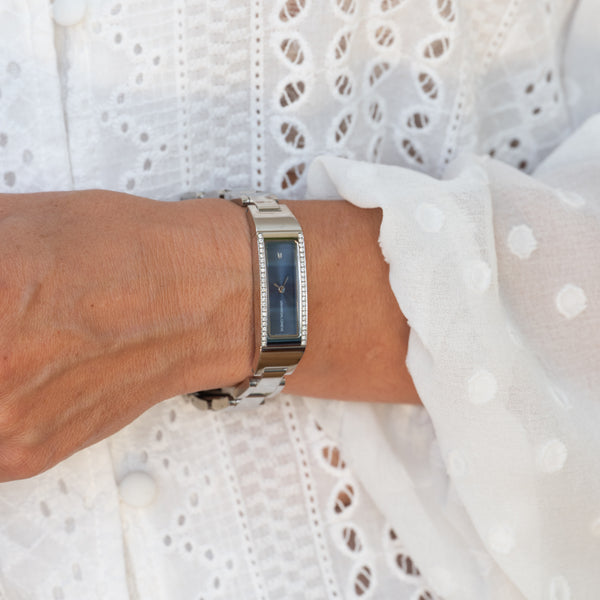 Universal Geneve Quartz Ladies Diamonds Ref: 821.620