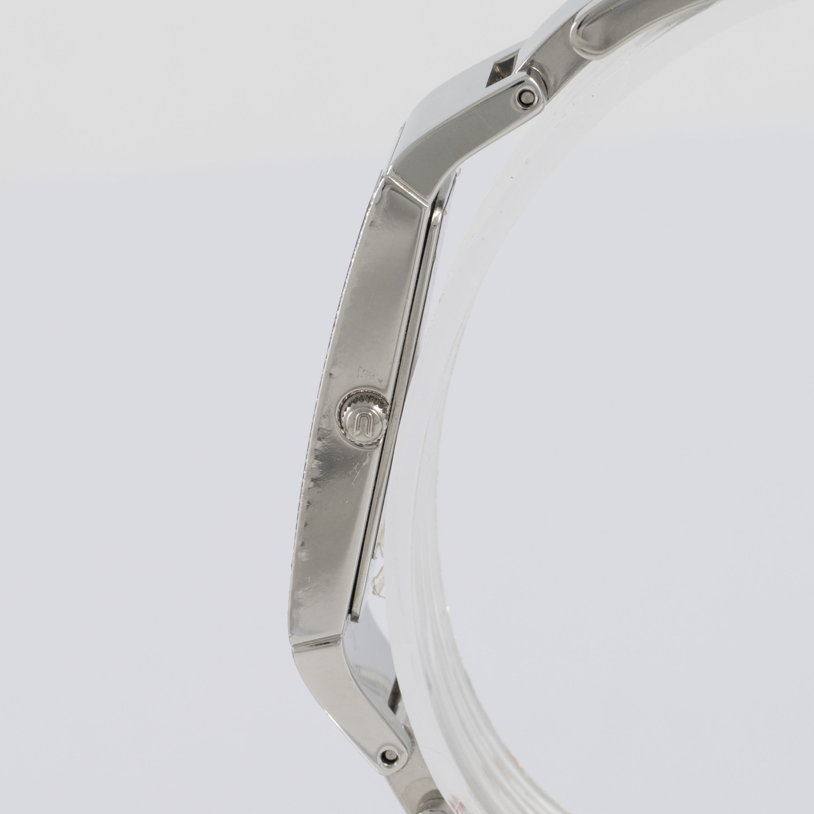 Universal Geneve Quartz Ladies Diamonds Ref: 821.620